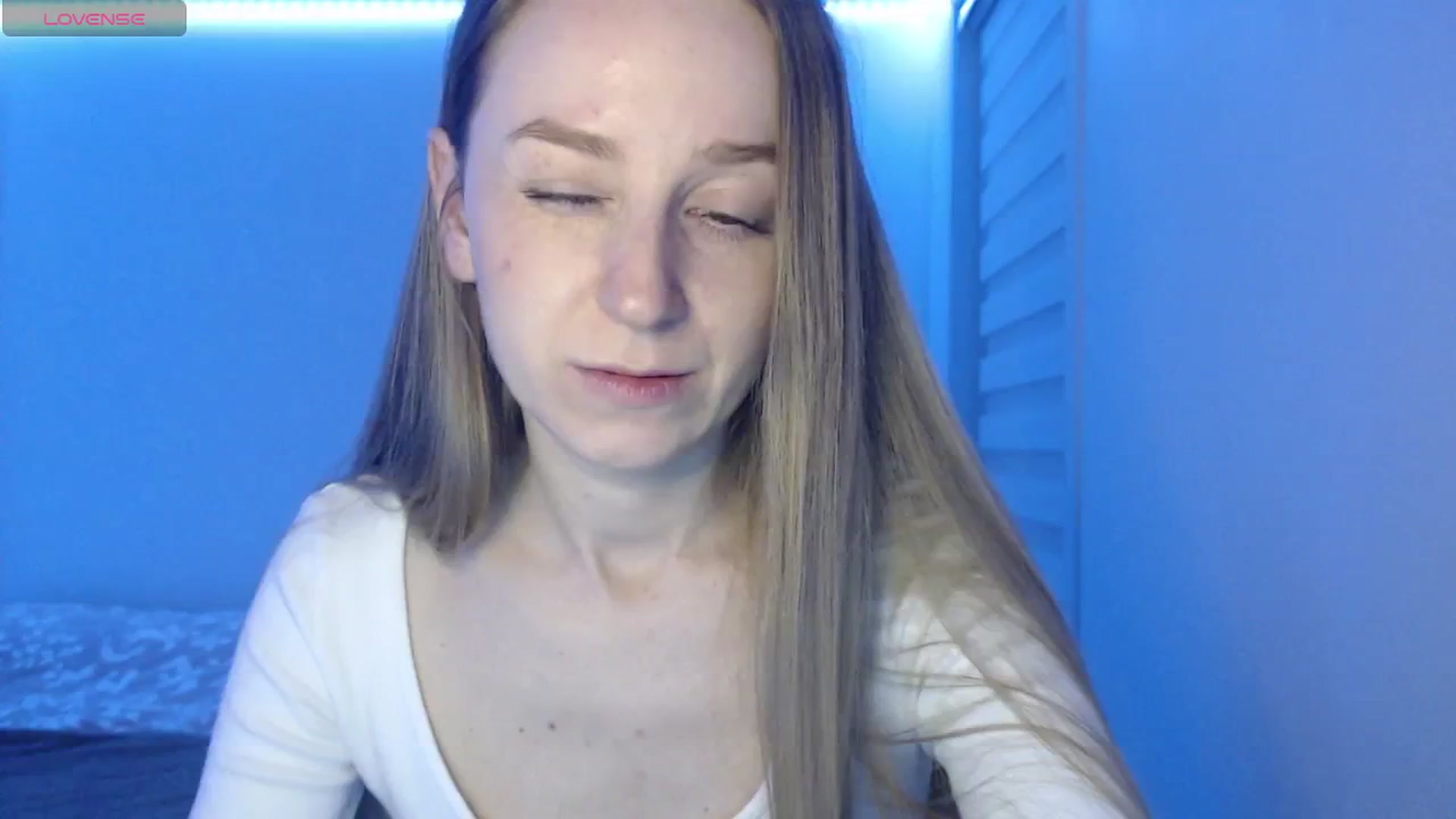 Gallery image thumbnail from PetitAnge_'s myfreecams stream on, 04/17/2026, 24:31 image 19 of 20
