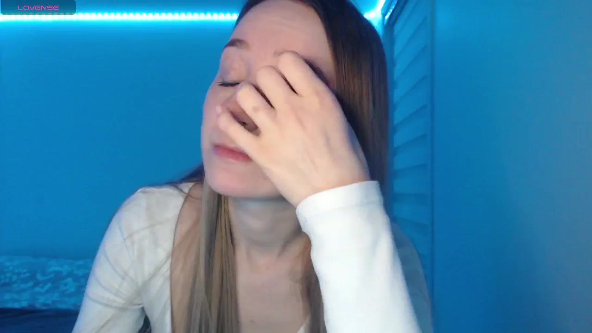 Gallery image thumbnail from PetitAnge_'s myfreecams stream on, 04/17/2026, 24:31 image 5 of 20