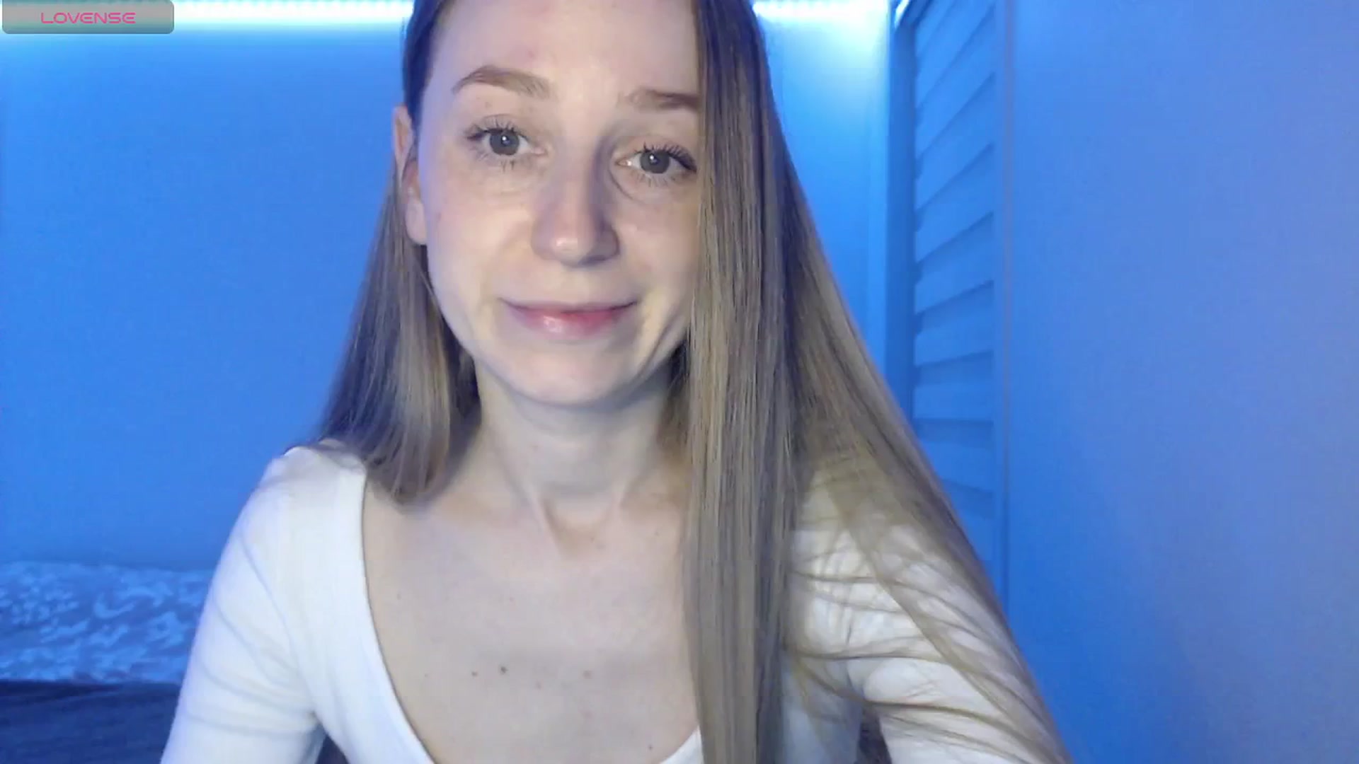 Gallery image thumbnail from PetitAnge_'s myfreecams stream on, 04/17/2026, 24:31 image 18 of 20