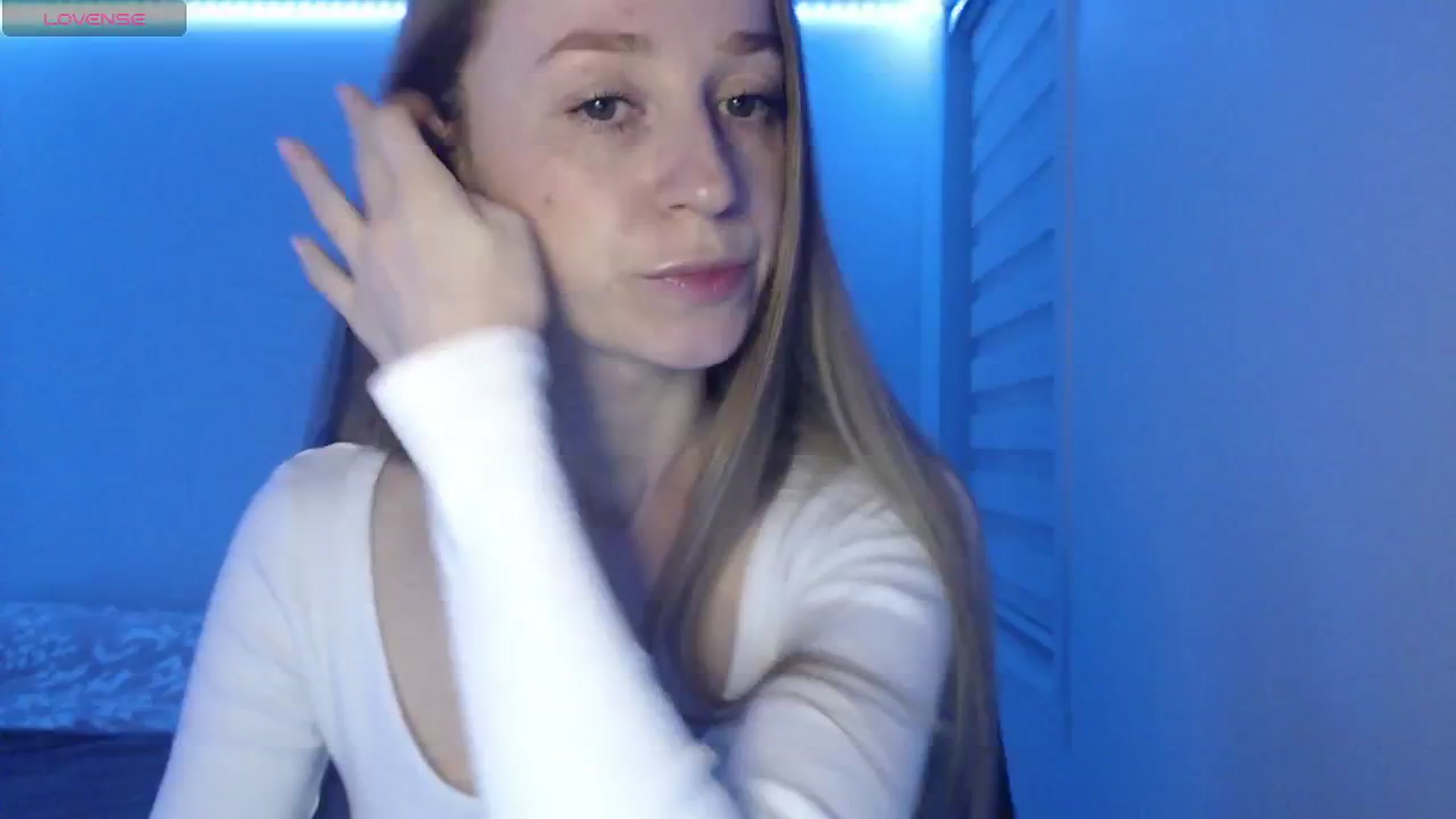 Gallery image thumbnail from PetitAnge_'s myfreecams stream on, 04/17/2026, 24:31 image 16 of 20
