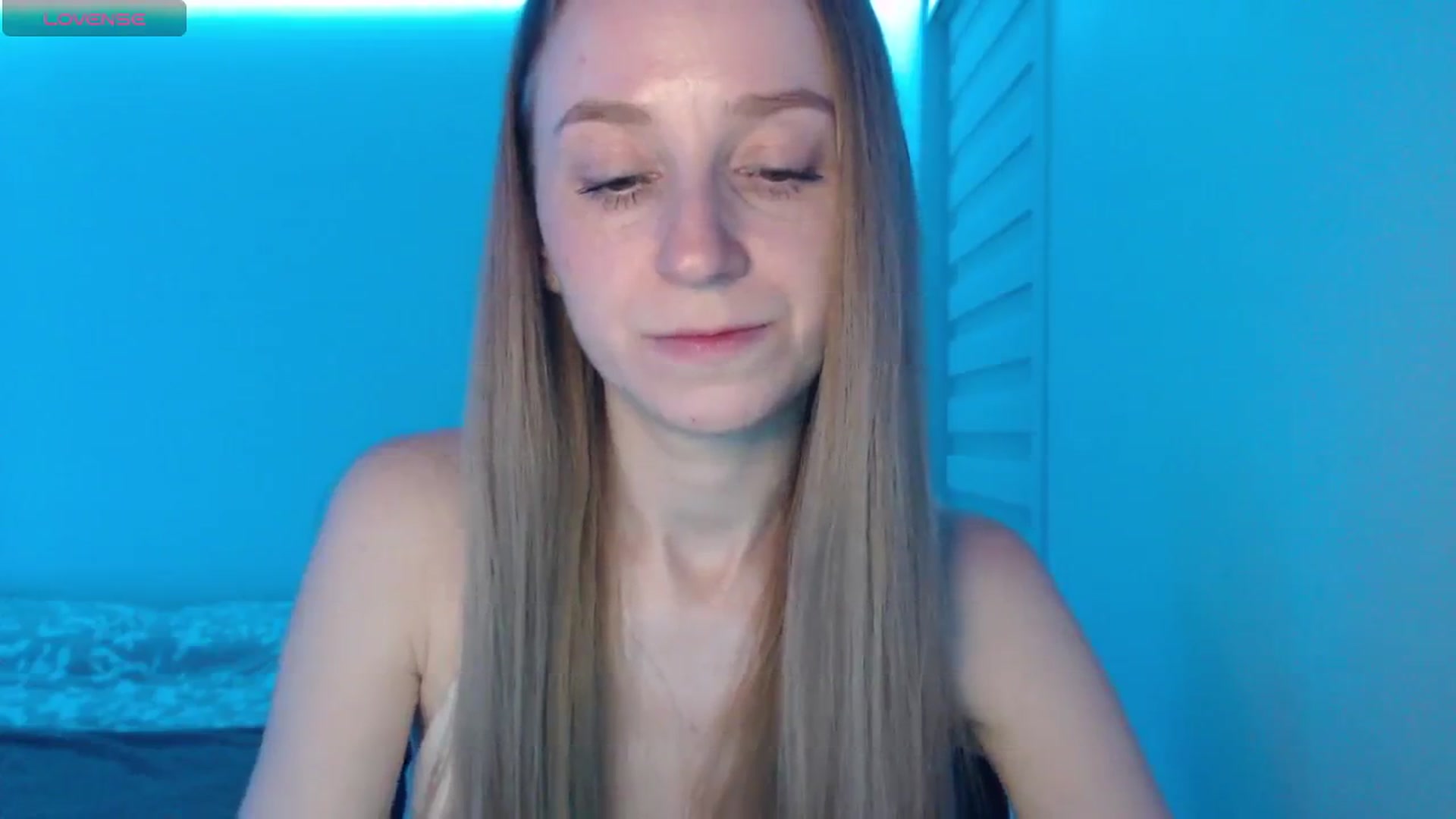Gallery image thumbnail from PetitAnge_'s myfreecams stream on, 04/26/2026, 24:43 image 15 of 20
