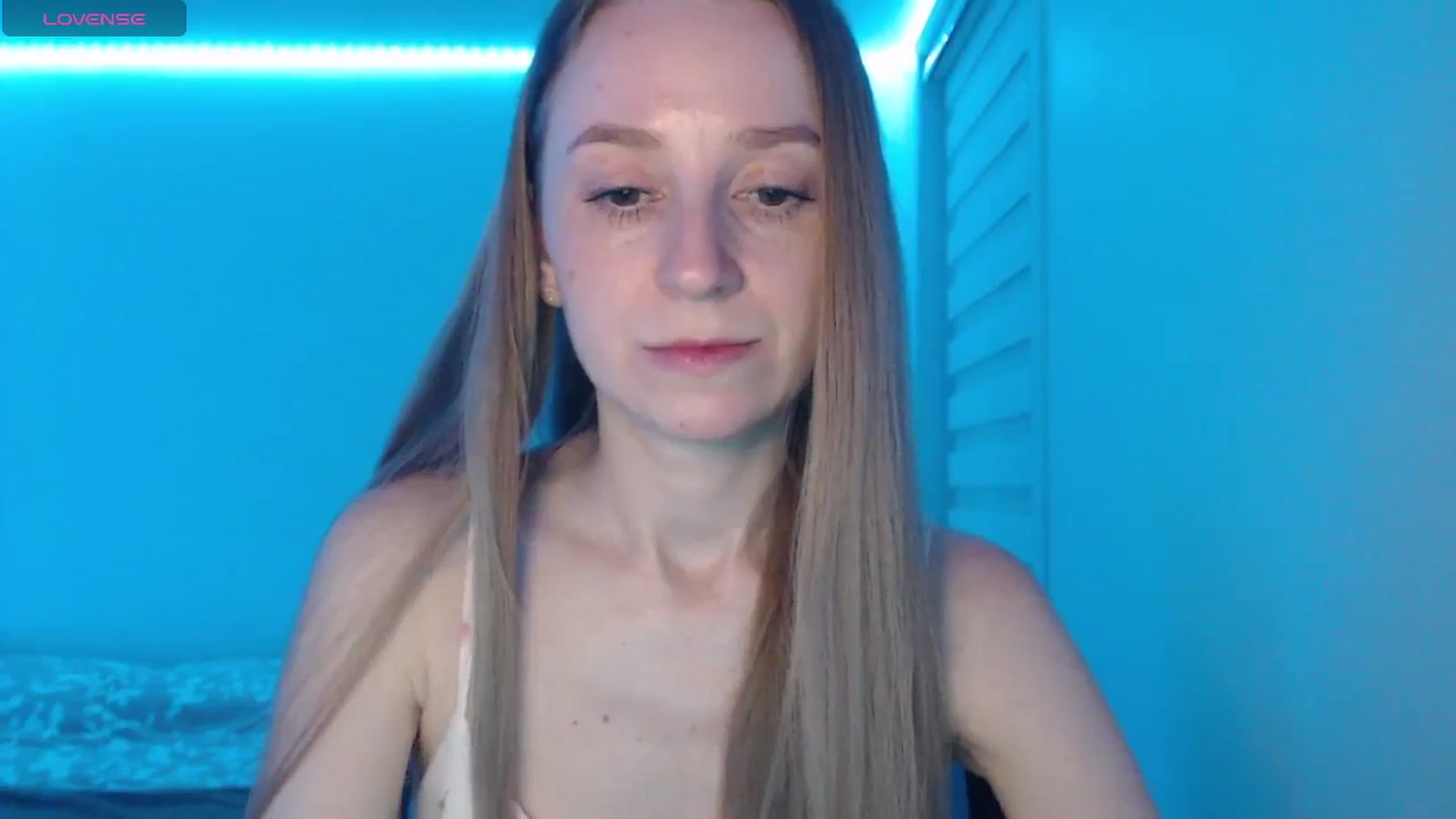 Gallery image thumbnail from PetitAnge_'s myfreecams stream on, 04/26/2026, 24:43 image 12 of 20
