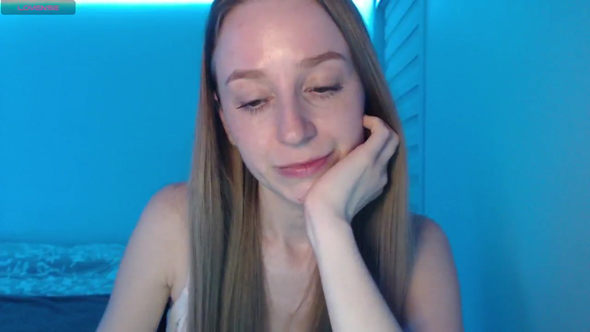 Gallery image thumbnail from PetitAnge_'s myfreecams stream on, 04/26/2026, 24:43 image 16 of 20