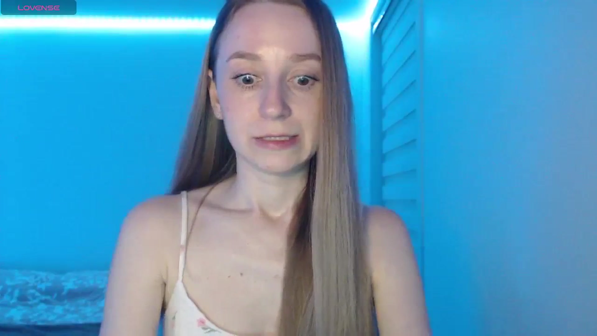 Gallery image thumbnail from PetitAnge_'s myfreecams stream on, 04/26/2026, 24:43 image 11 of 20
