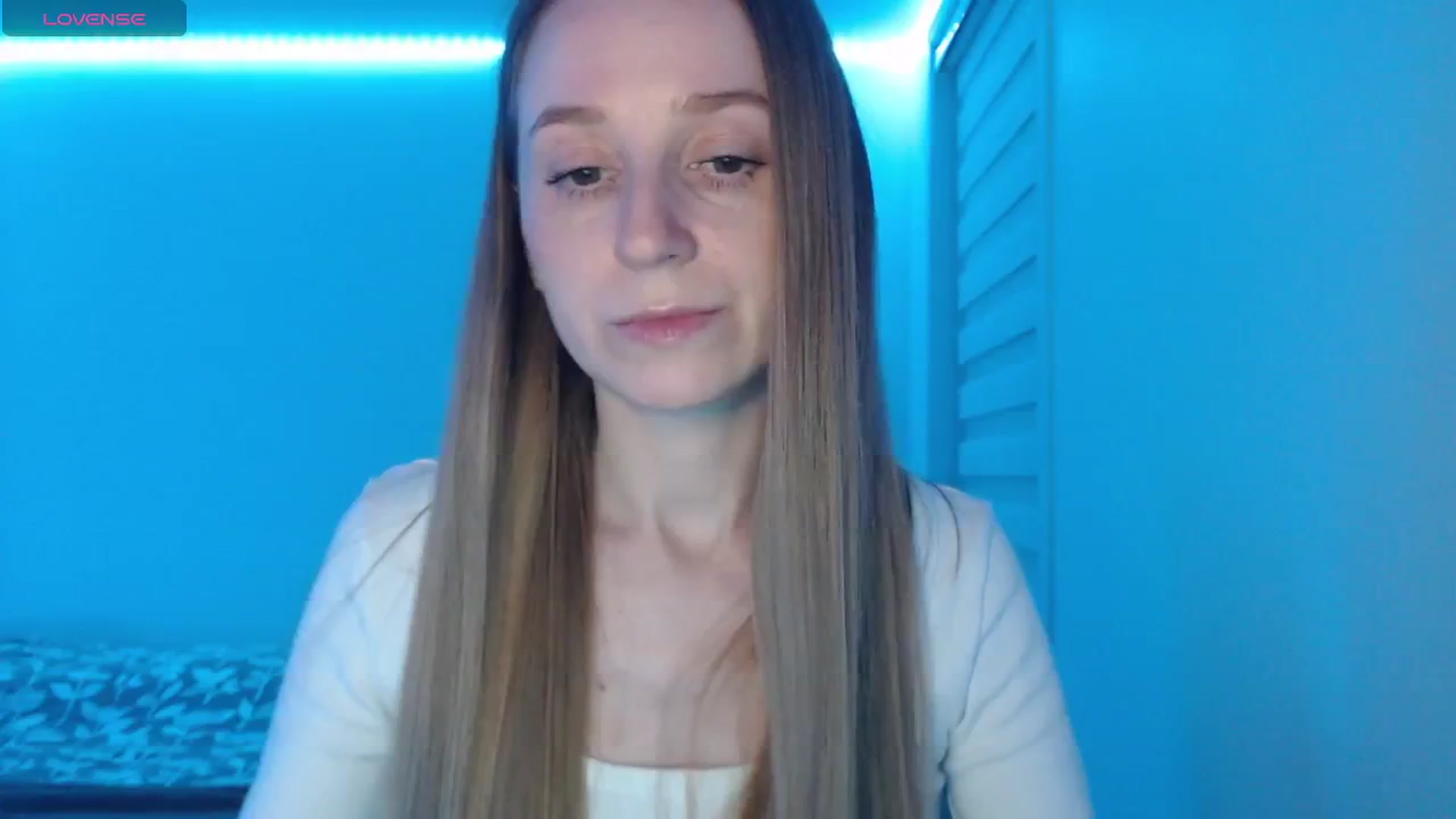 Gallery image thumbnail from PetitAnge_'s myfreecams stream on, 04/29/2026, 24:52 image 18 of 20