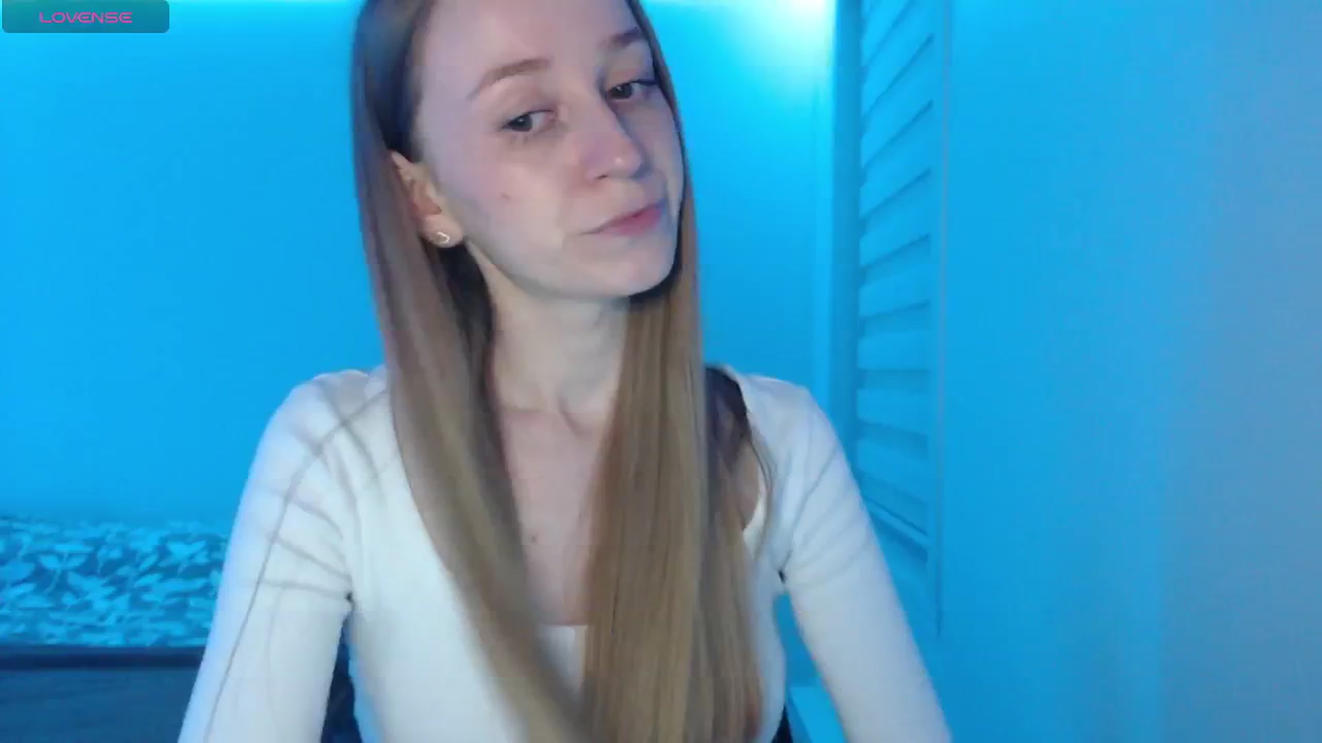 Gallery image thumbnail from PetitAnge_'s myfreecams stream on, 04/29/2026, 24:52 image 6 of 20