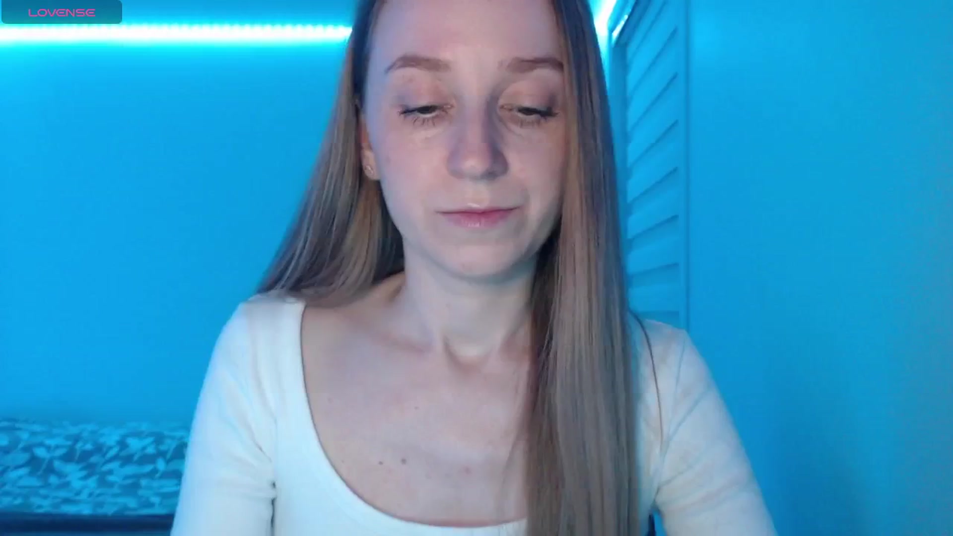Gallery image thumbnail from PetitAnge_'s myfreecams stream on, 04/29/2026, 24:52 image 15 of 20