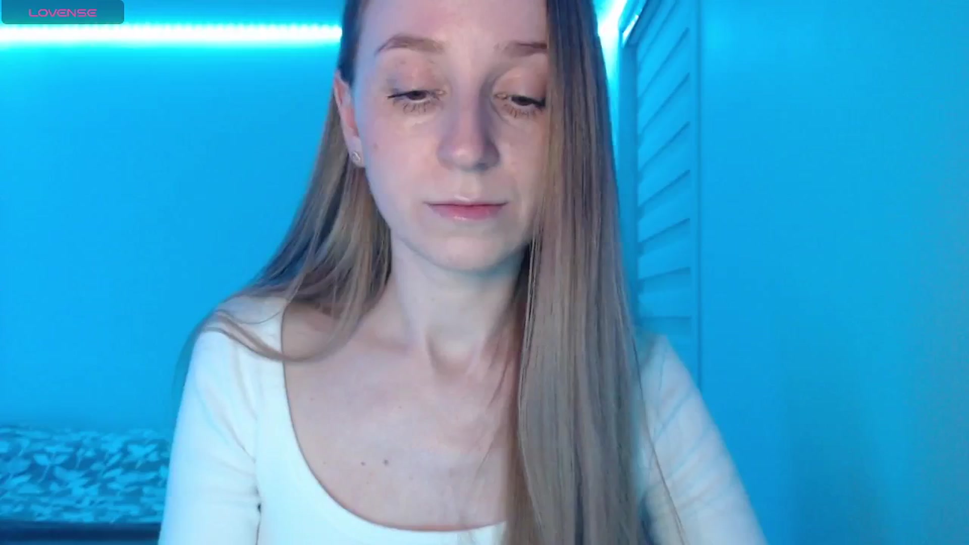 Gallery image thumbnail from PetitAnge_'s myfreecams stream on, 04/29/2026, 24:52 image 17 of 20
