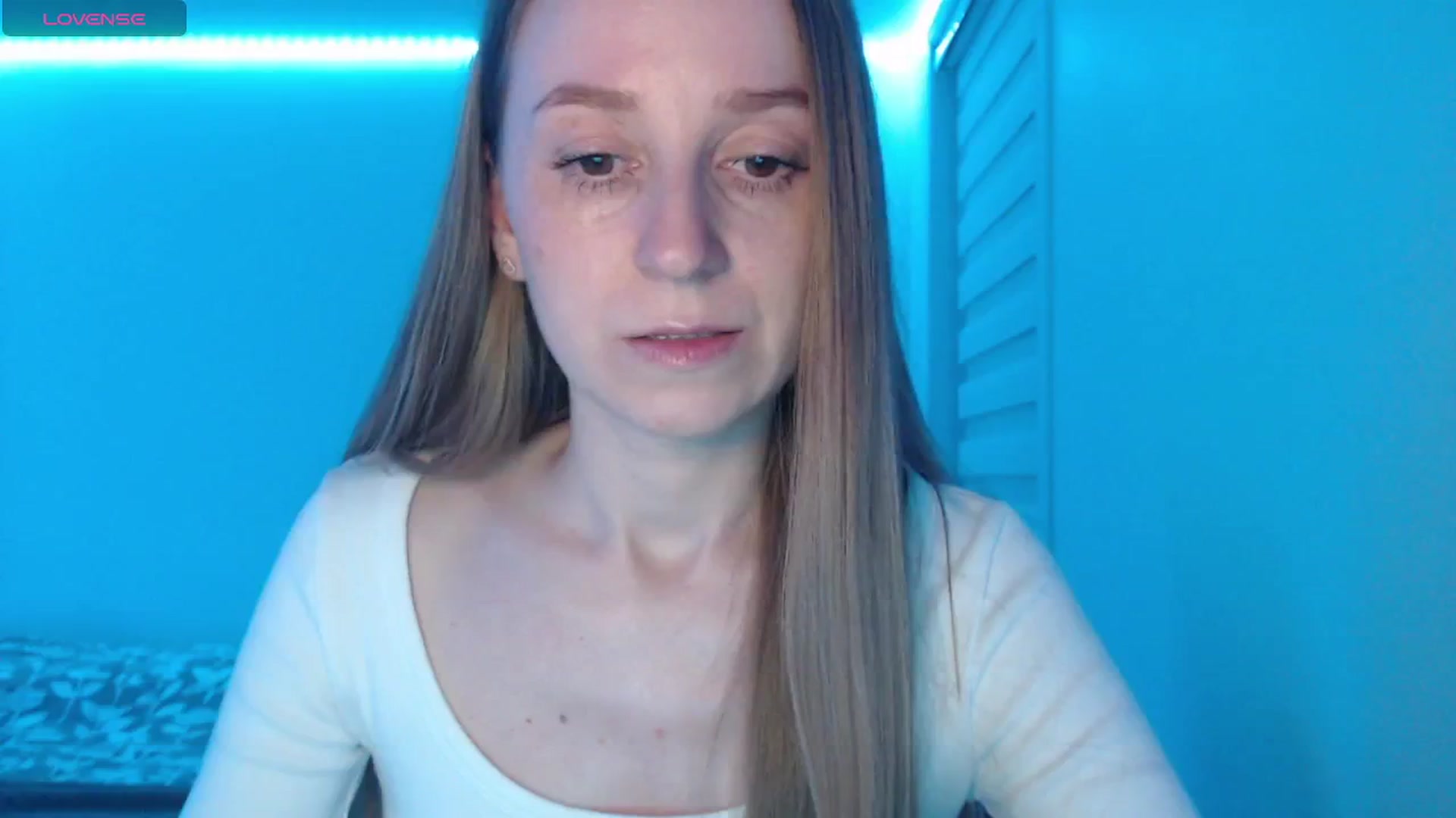 Gallery image thumbnail from PetitAnge_'s myfreecams stream on, 04/29/2026, 24:52 image 16 of 20
