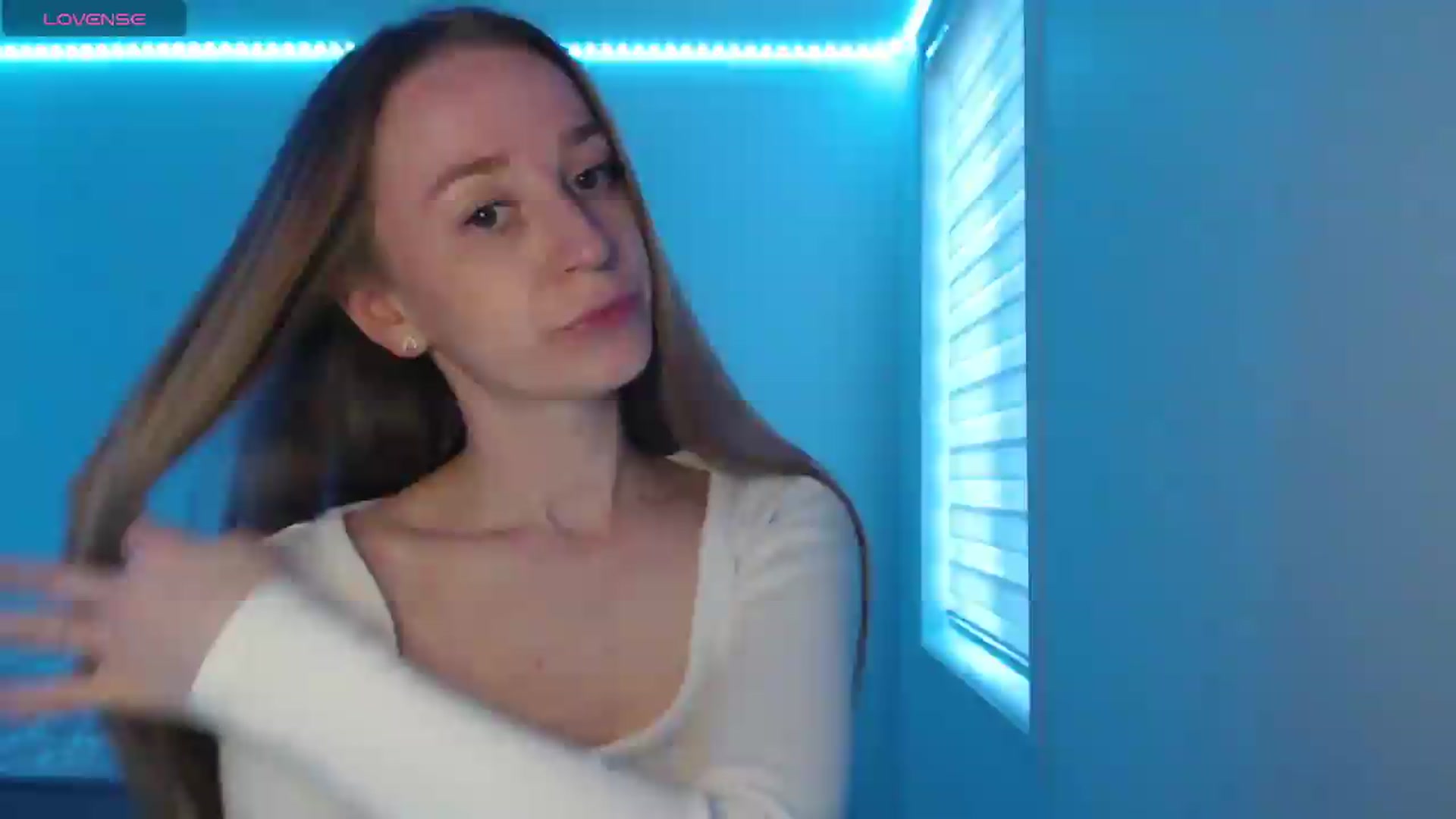 Gallery image thumbnail from PetitAnge_'s myfreecams stream on, 05/18/2026, 24:18 image 6 of 20