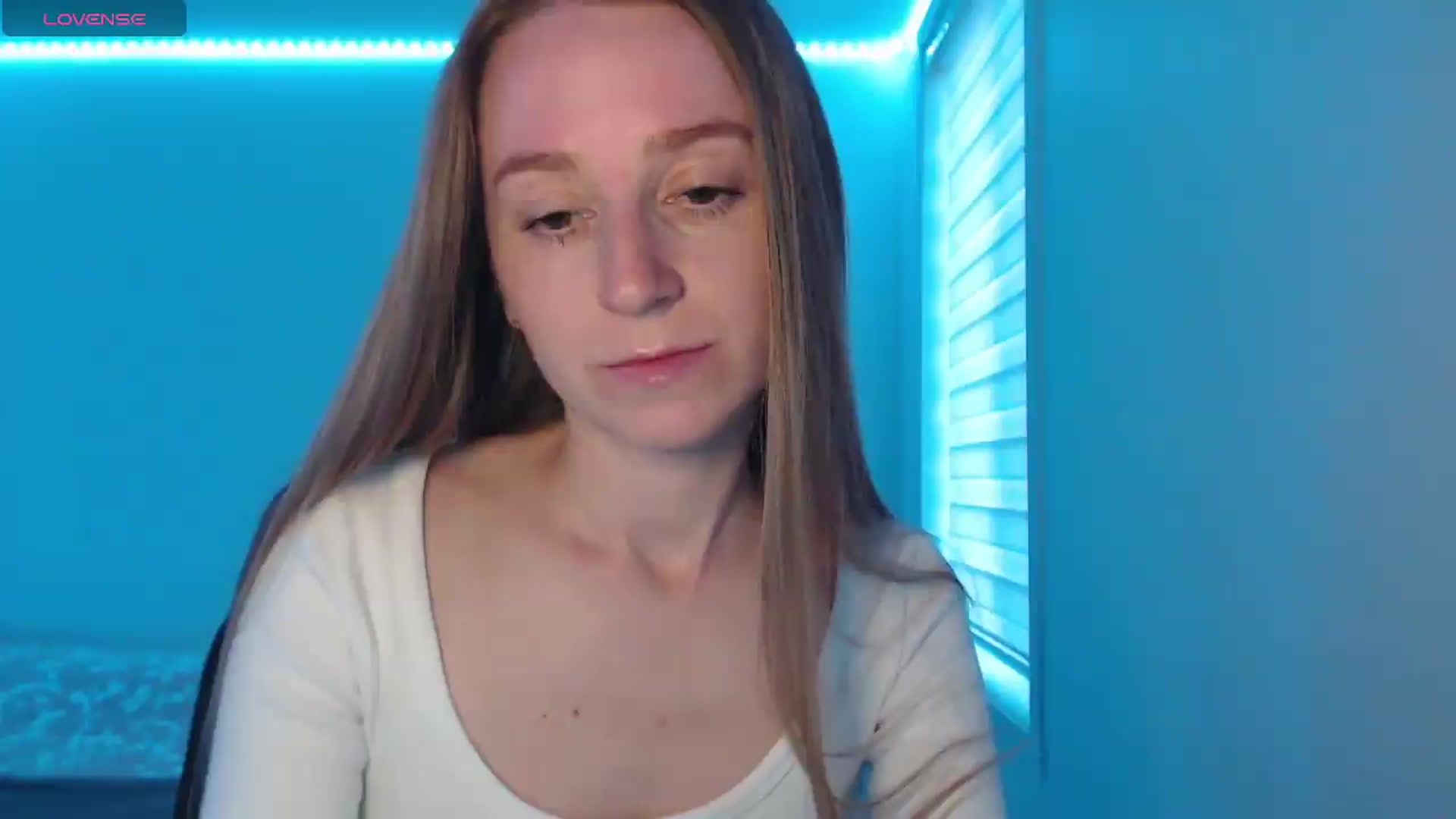 Gallery image thumbnail from PetitAnge_'s myfreecams stream on, 05/18/2026, 24:18 image 8 of 20