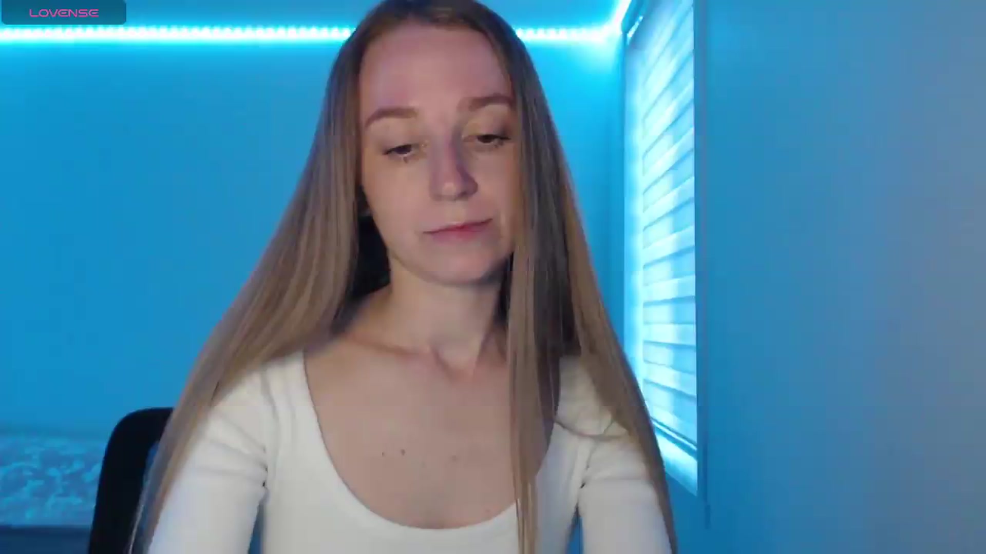 Gallery image thumbnail from PetitAnge_'s myfreecams stream on, 05/18/2026, 24:18 image 9 of 20