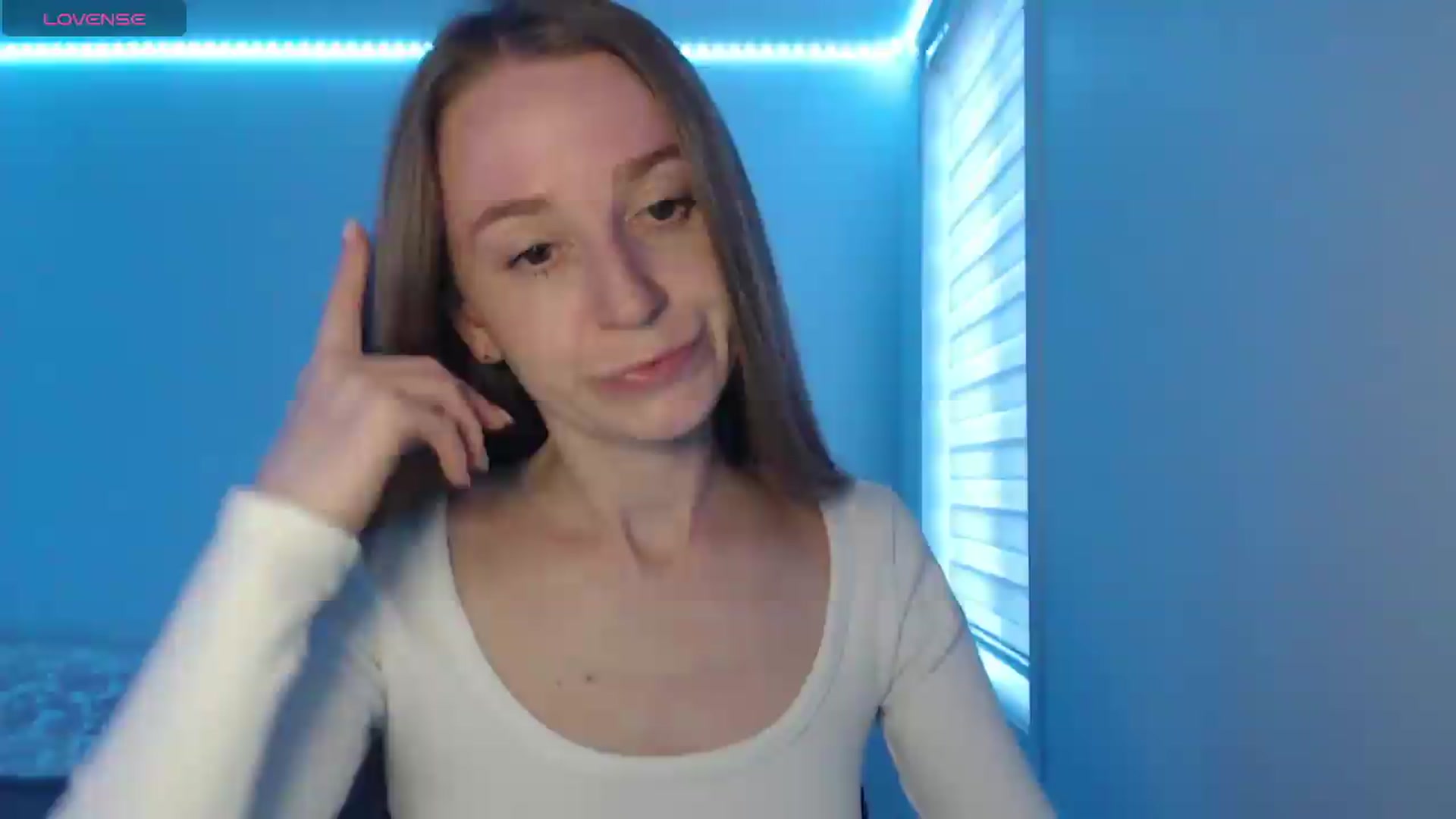 Gallery image thumbnail from PetitAnge_'s myfreecams stream on, 05/18/2026, 24:18 image 5 of 20