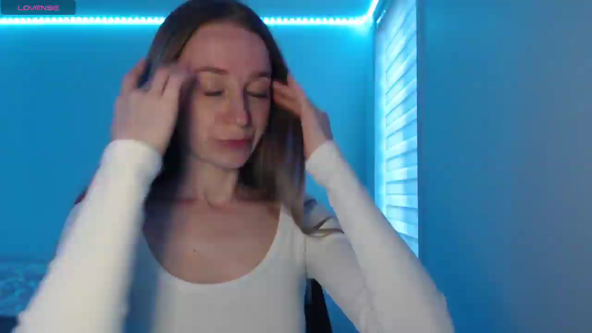 Gallery image thumbnail from PetitAnge_'s myfreecams stream on, 05/18/2026, 24:18 image 7 of 20