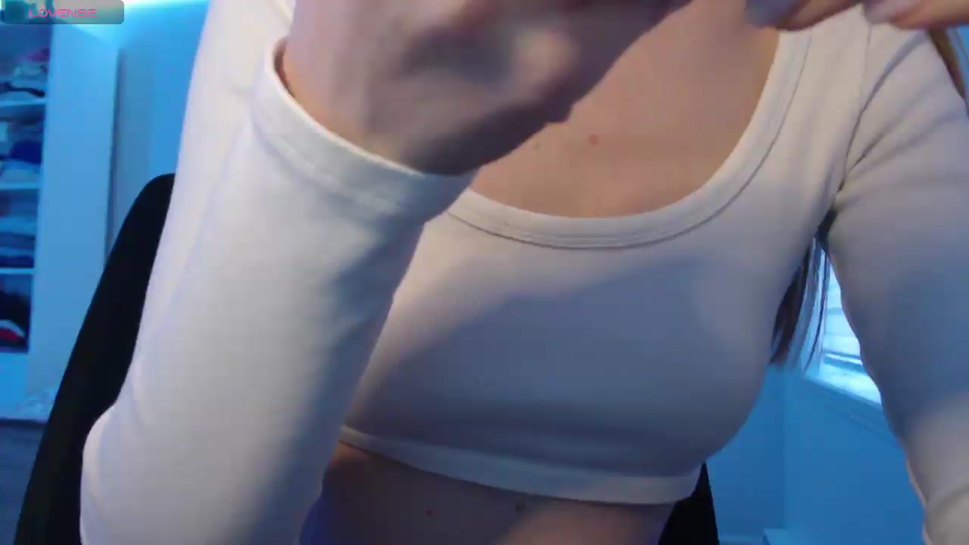 Gallery image thumbnail from PetitAnge_'s myfreecams stream on, 05/18/2026, 24:18 image 14 of 20