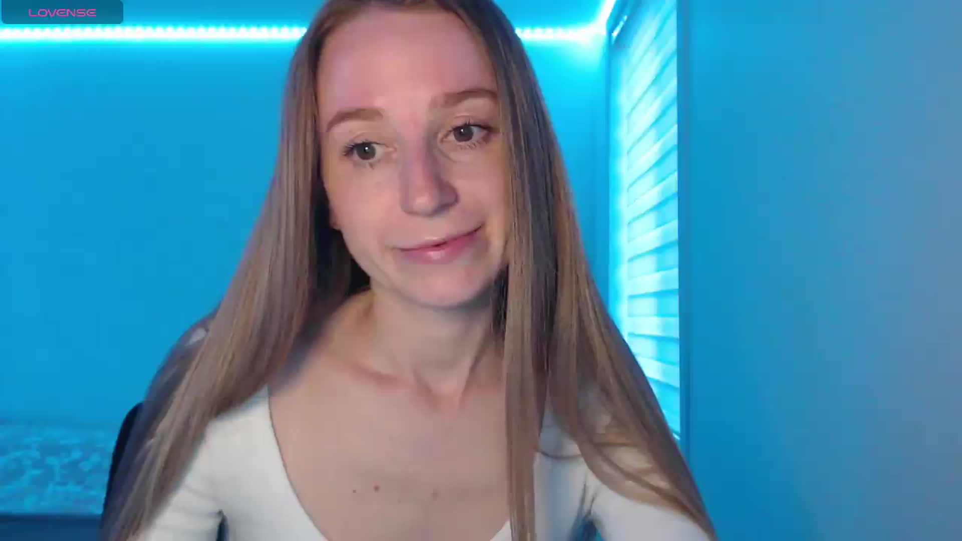 Gallery image thumbnail from PetitAnge_'s myfreecams stream on, 05/18/2026, 24:18 image 10 of 20