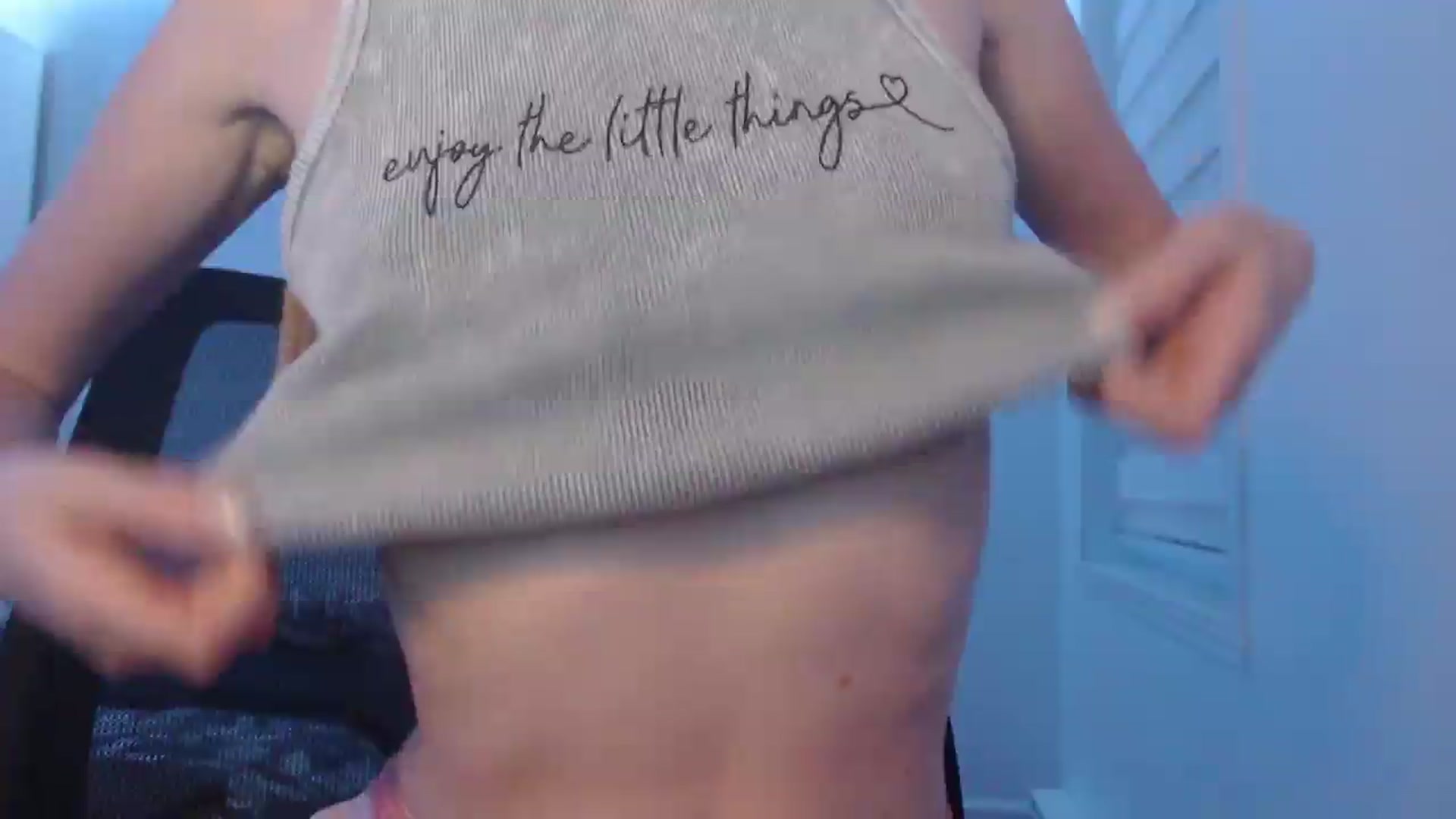 Gallery image thumbnail from PetitAnge_'s myfreecams stream on, 08/15/2026, 24:31 image 13 of 20