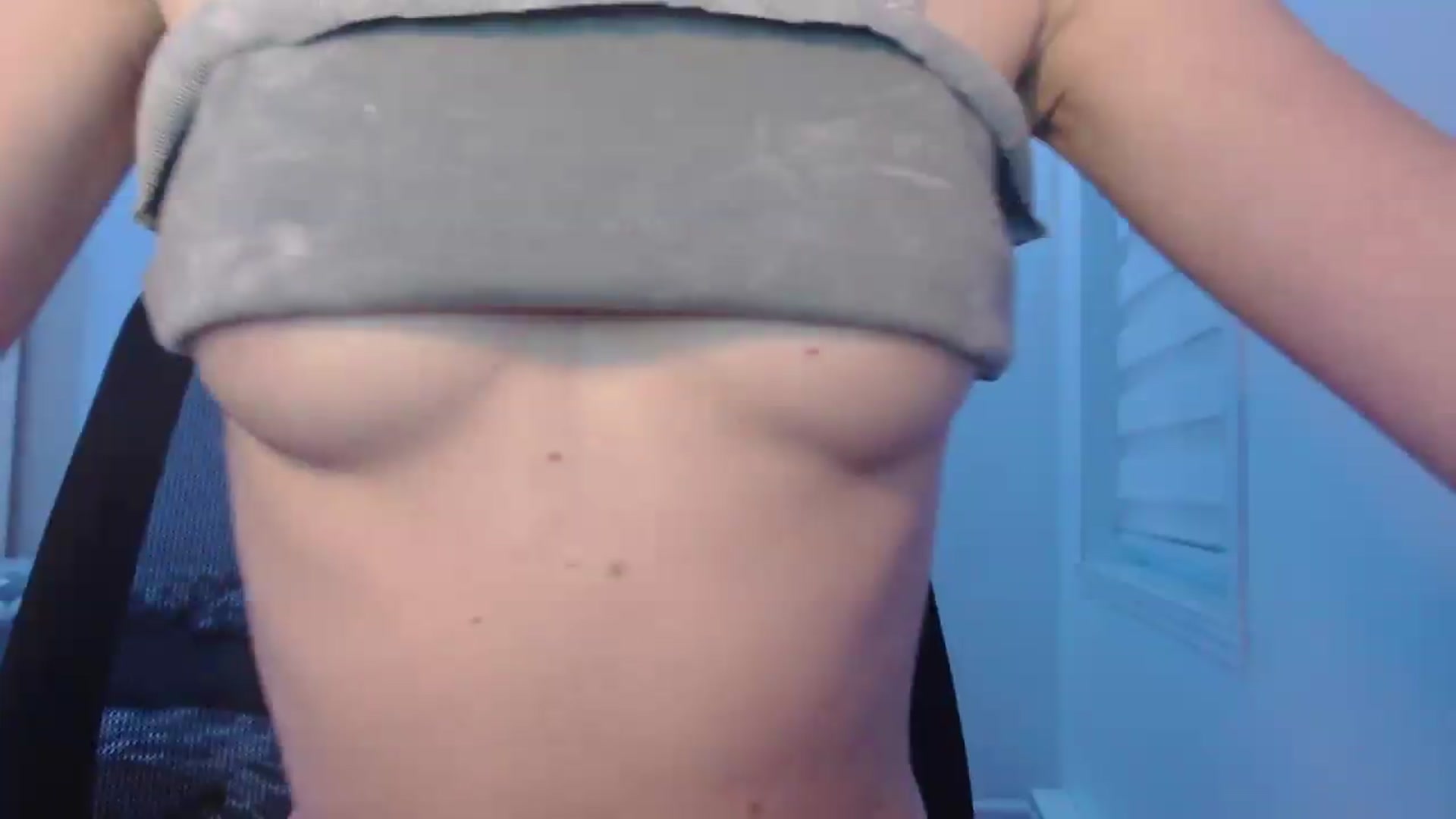 Gallery image thumbnail from PetitAnge_'s myfreecams stream on, 08/15/2026, 24:31 image 12 of 20