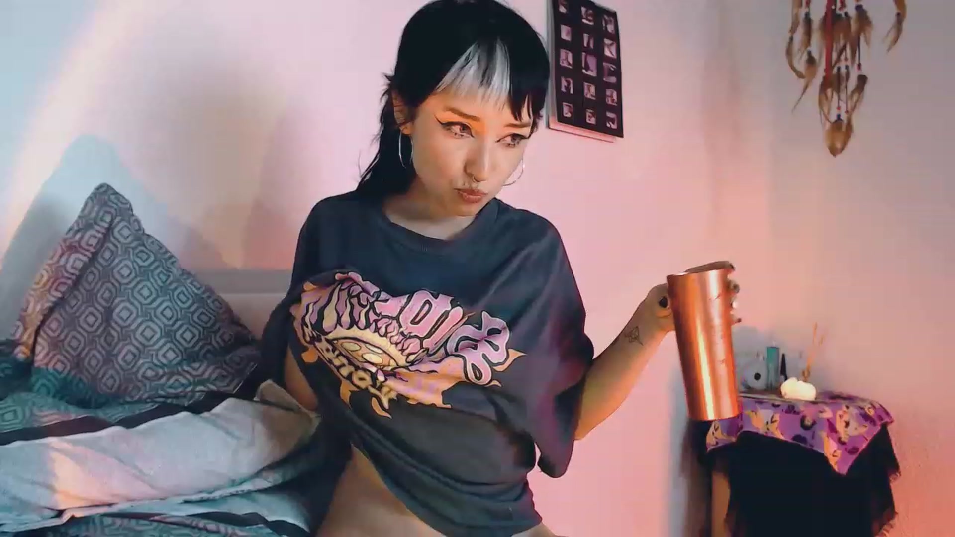 Gallery image thumbnail from Petit_Haze's myfreecams stream on, 06/01/2023, 07:52 image 14 of 20