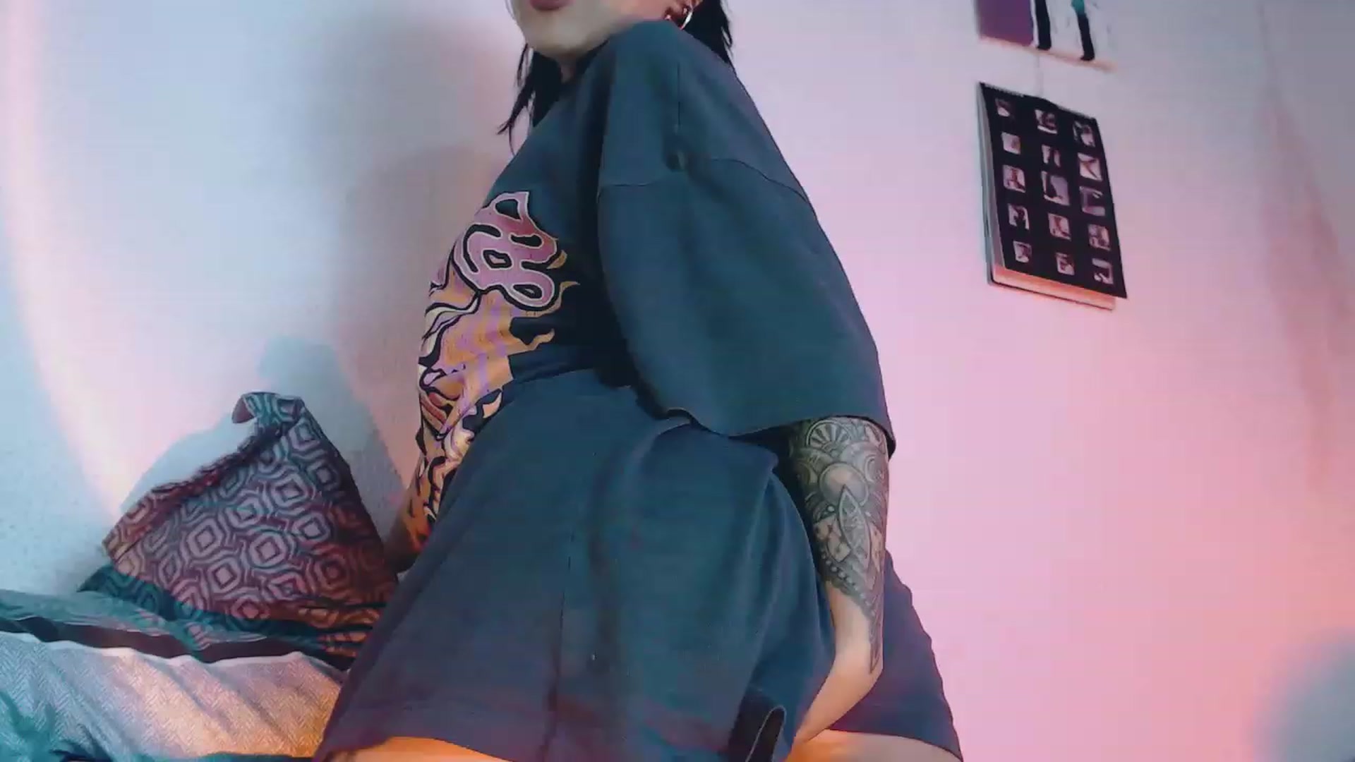 Gallery image thumbnail from Petit_Haze's myfreecams stream on, 06/01/2023, 07:52 image 17 of 20