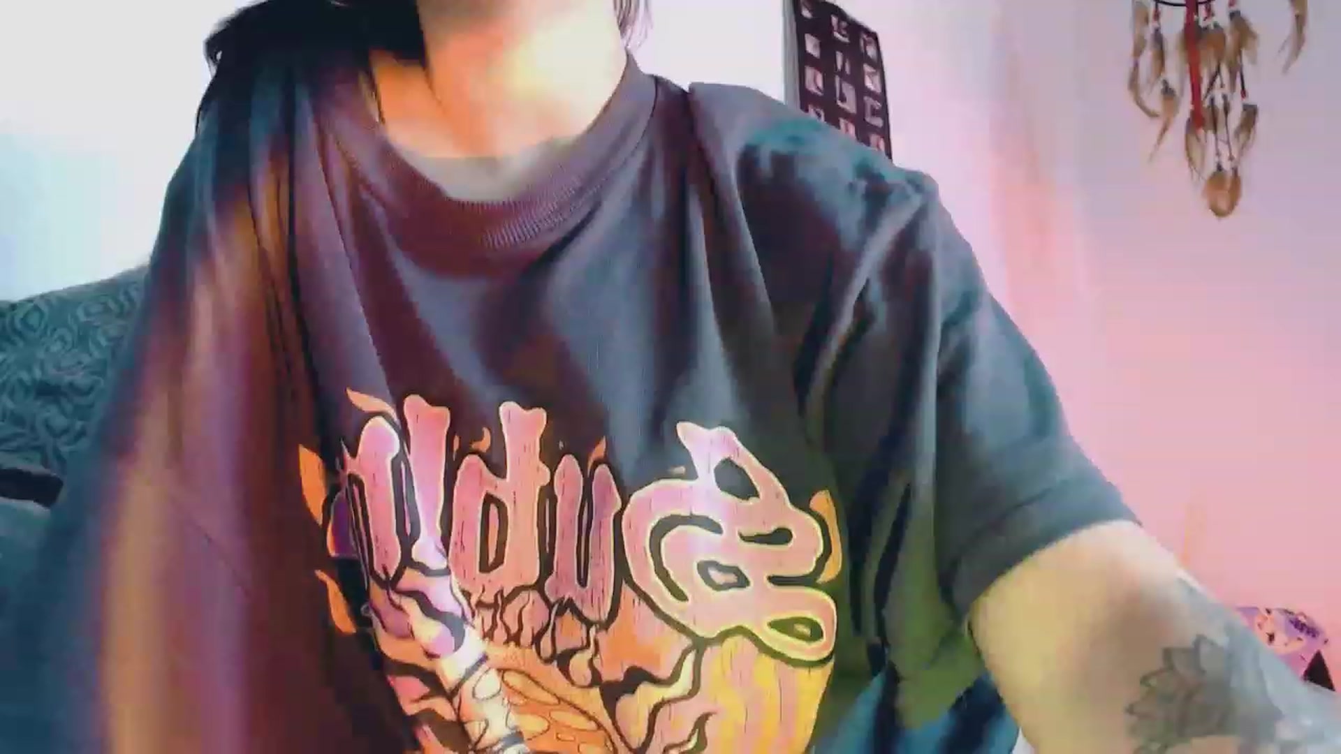 Gallery image thumbnail from Petit_Haze's myfreecams stream on, 06/01/2023, 07:52 image 18 of 20