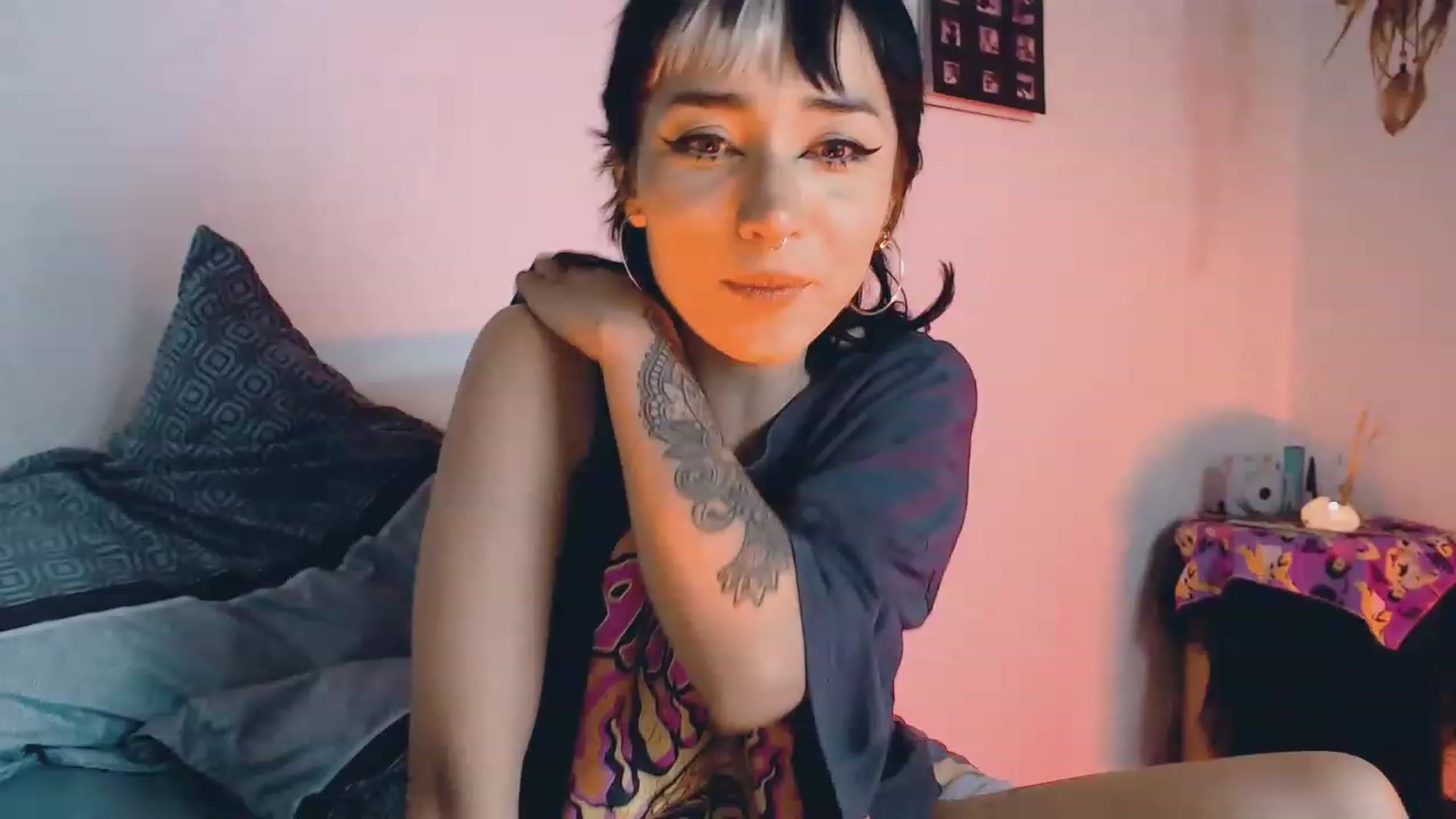 Gallery image thumbnail from Petit_Haze's myfreecams stream on, 06/01/2023, 08:52 image 7 of 20
