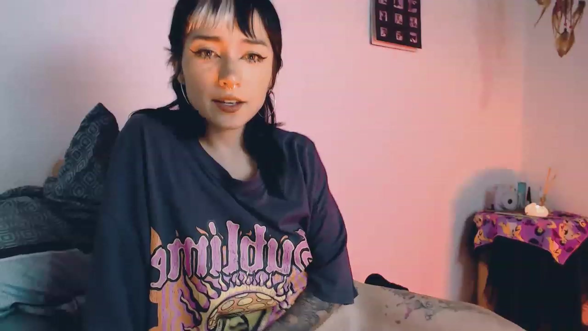 Gallery image thumbnail from Petit_Haze's myfreecams stream on, 06/01/2023, 08:52 image 8 of 20