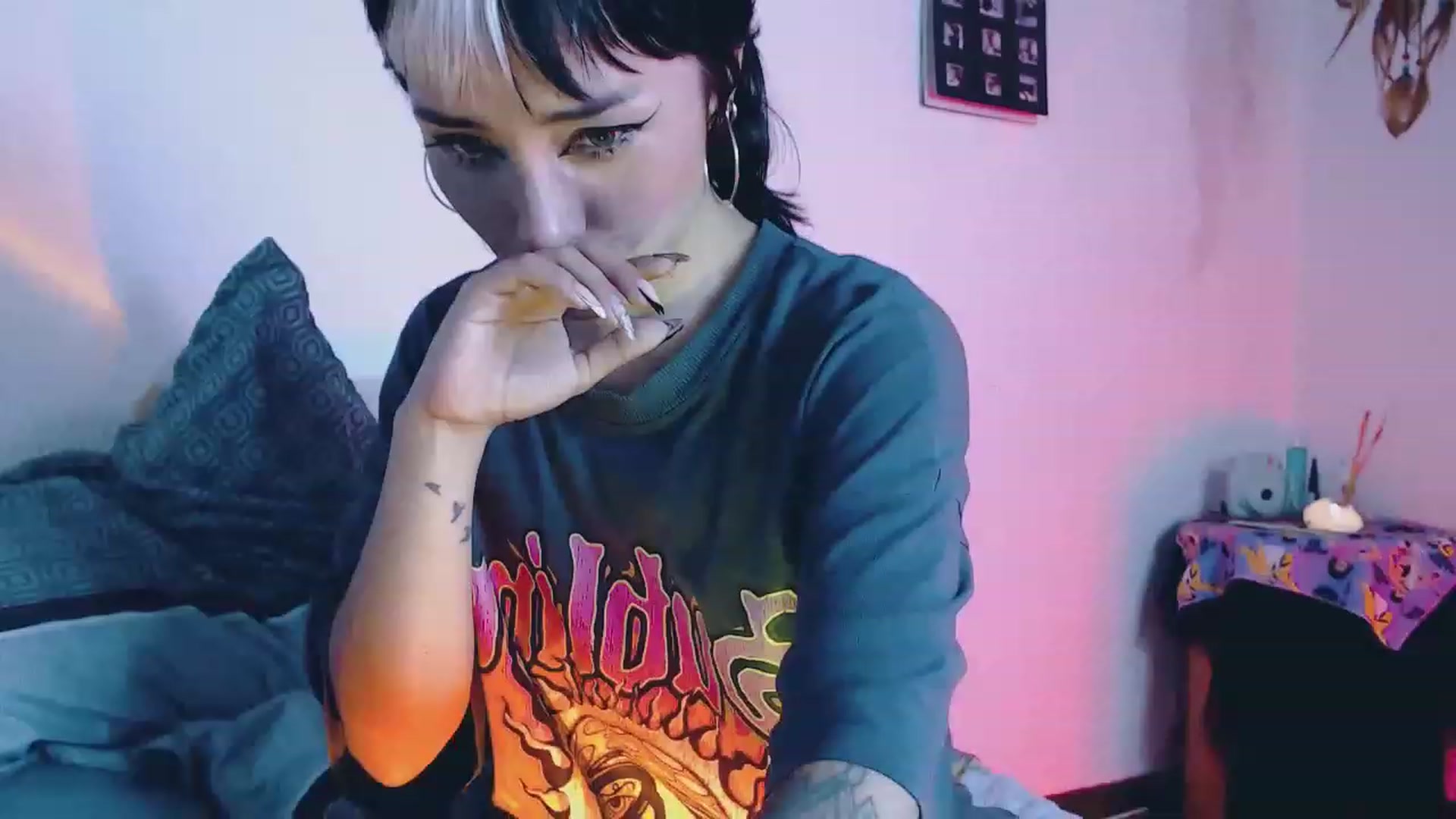 Gallery image thumbnail from Petit_Haze's myfreecams stream on, 06/01/2023, 08:52 image 18 of 20