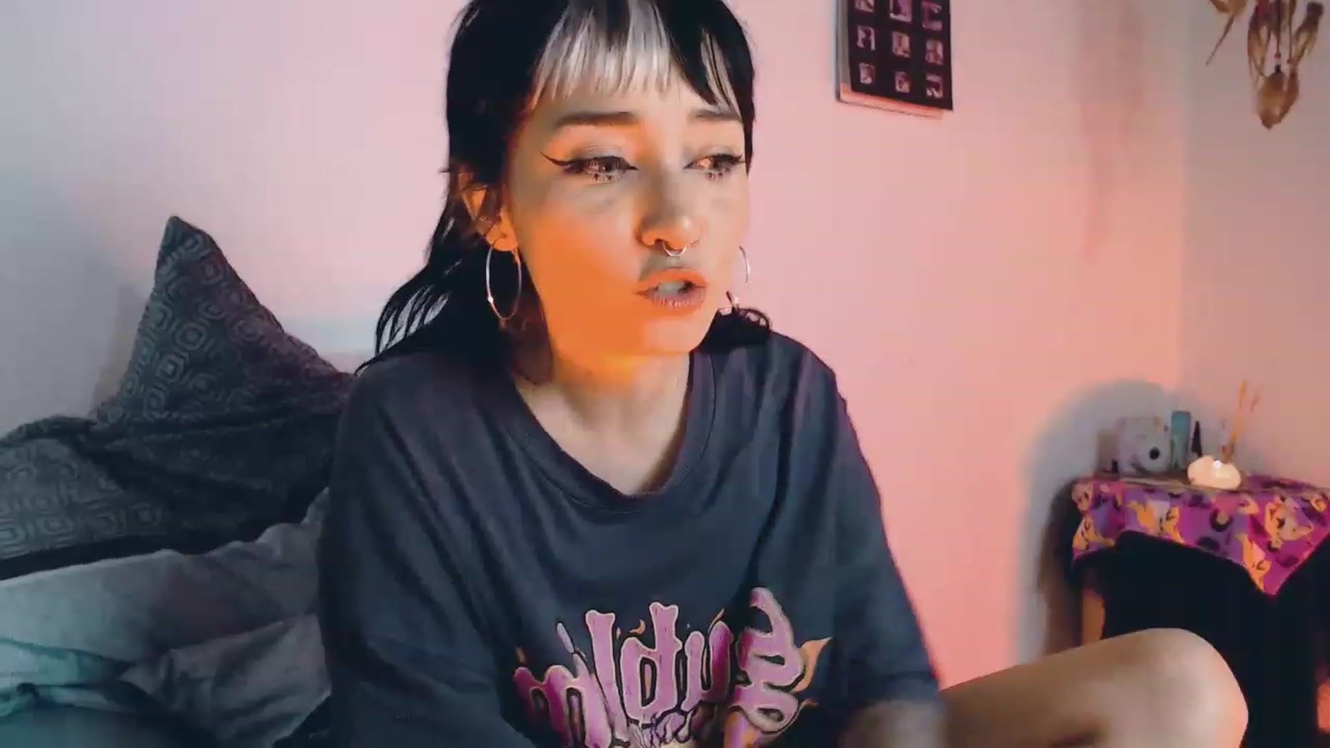 Gallery image thumbnail from Petit_Haze's myfreecams stream on, 06/01/2023, 08:52 image 3 of 20