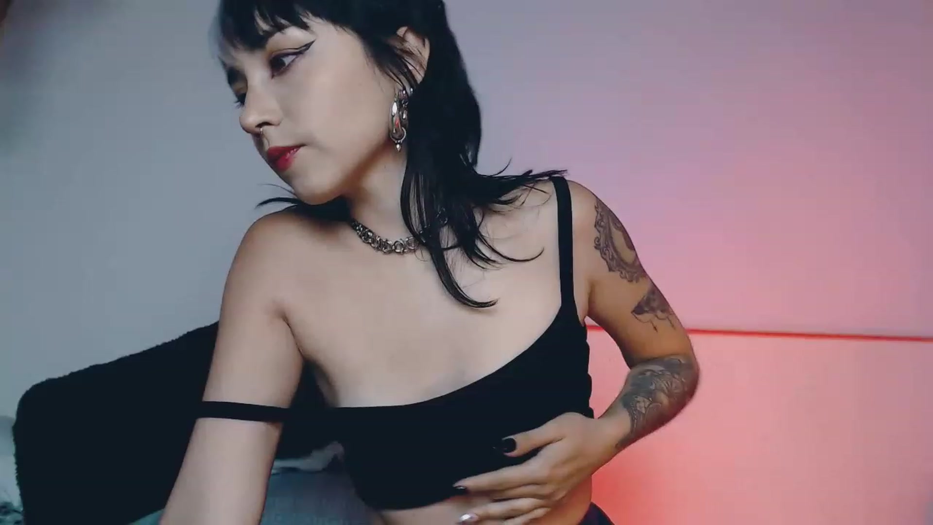 Gallery image thumbnail from Petit_Haze's myfreecams stream on, 06/25/2023, 01:36 image 17 of 20