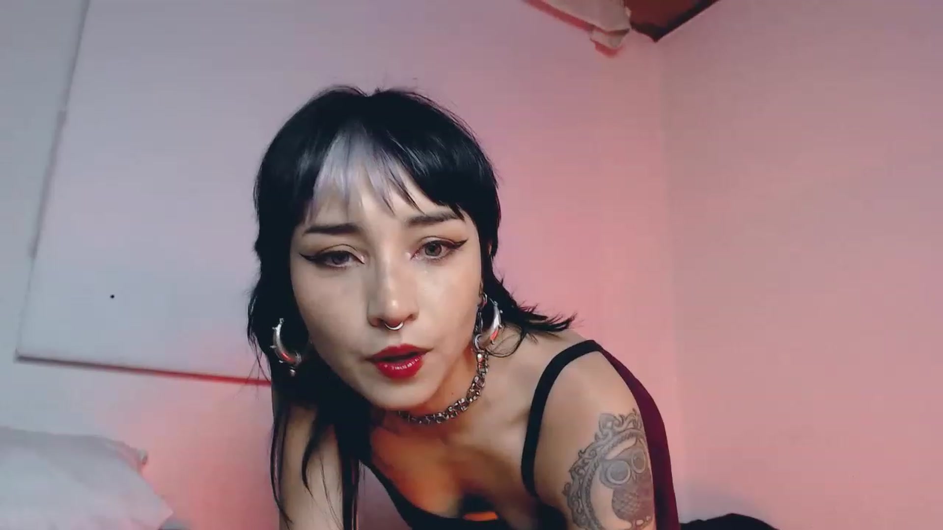Gallery image thumbnail from Petit_Haze's myfreecams stream on, 06/25/2023, 01:36 image 7 of 20