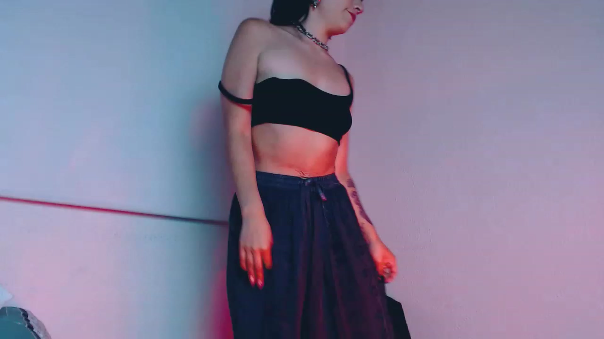 Gallery image thumbnail from Petit_Haze's myfreecams stream on, 06/25/2023, 01:36 image 9 of 20