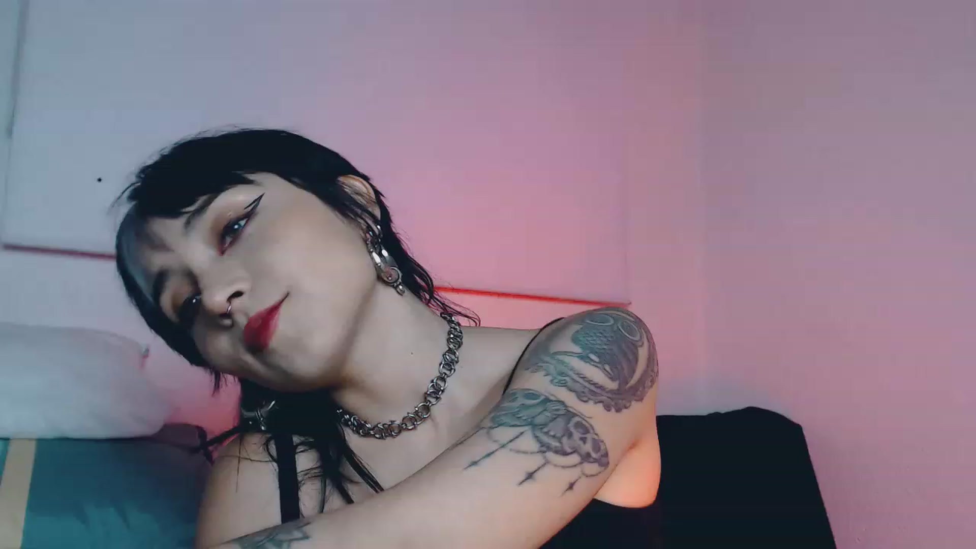 Gallery image thumbnail from Petit_Haze's myfreecams stream on, 06/25/2023, 01:36 image 8 of 20