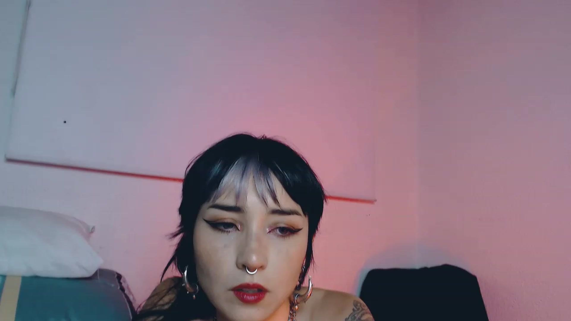 Gallery image thumbnail from Petit_Haze's myfreecams stream on, 06/25/2023, 01:36 image 5 of 20