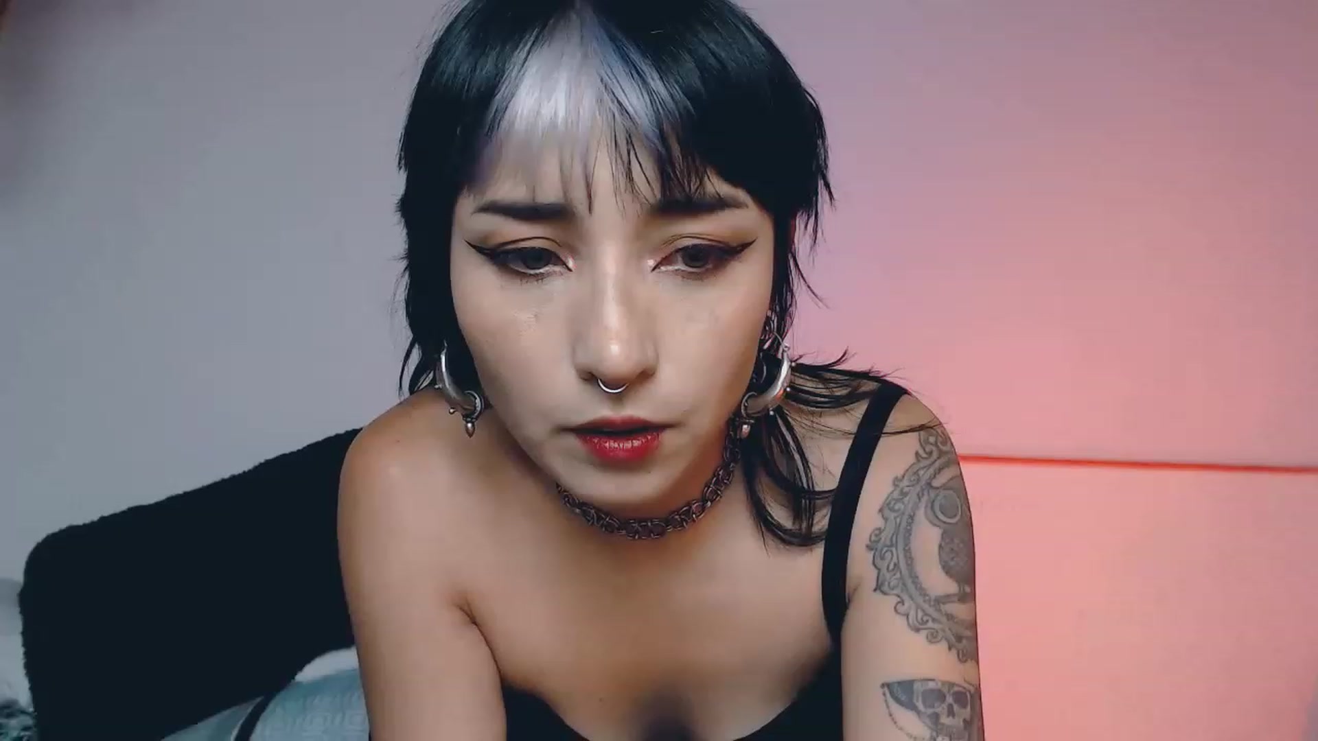 Gallery image thumbnail from Petit_Haze's myfreecams stream on, 06/25/2023, 01:36 image 18 of 20