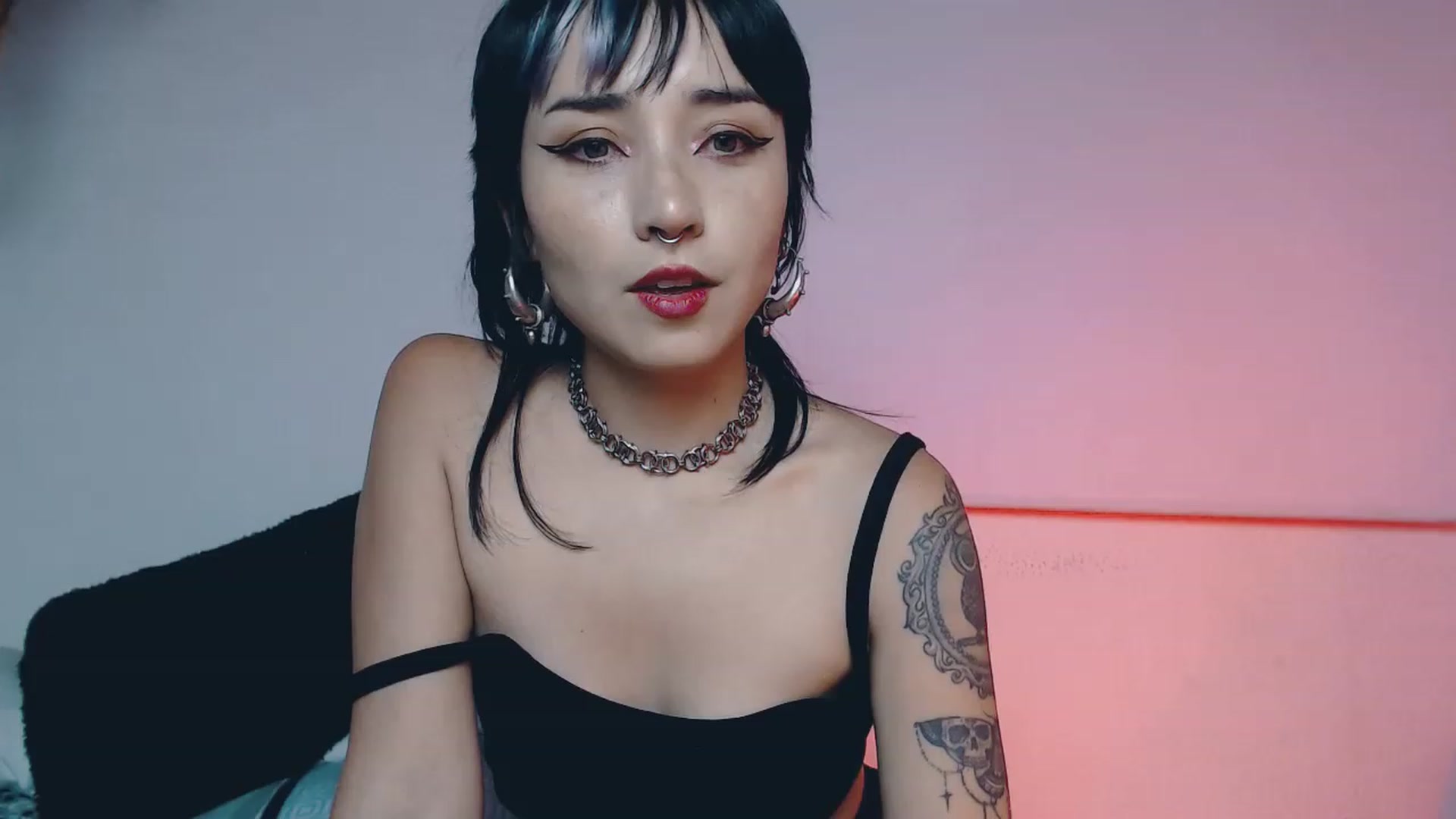 Gallery image thumbnail from Petit_Haze's myfreecams stream on, 06/25/2023, 01:36 image 19 of 20