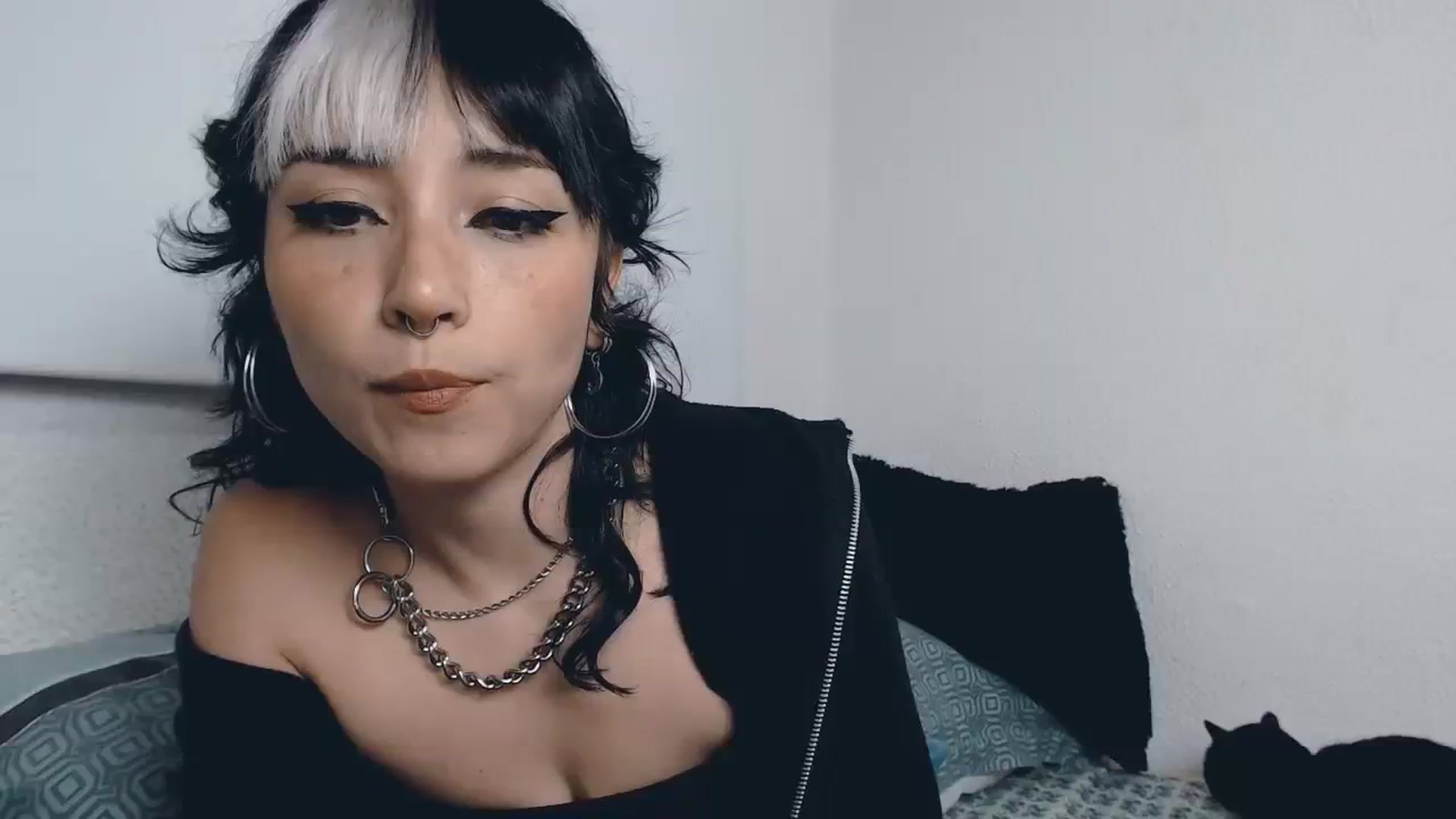 Gallery image thumbnail from Petit_Haze's myfreecams stream on, 08/01/2023, 05:46 image 1 of 20