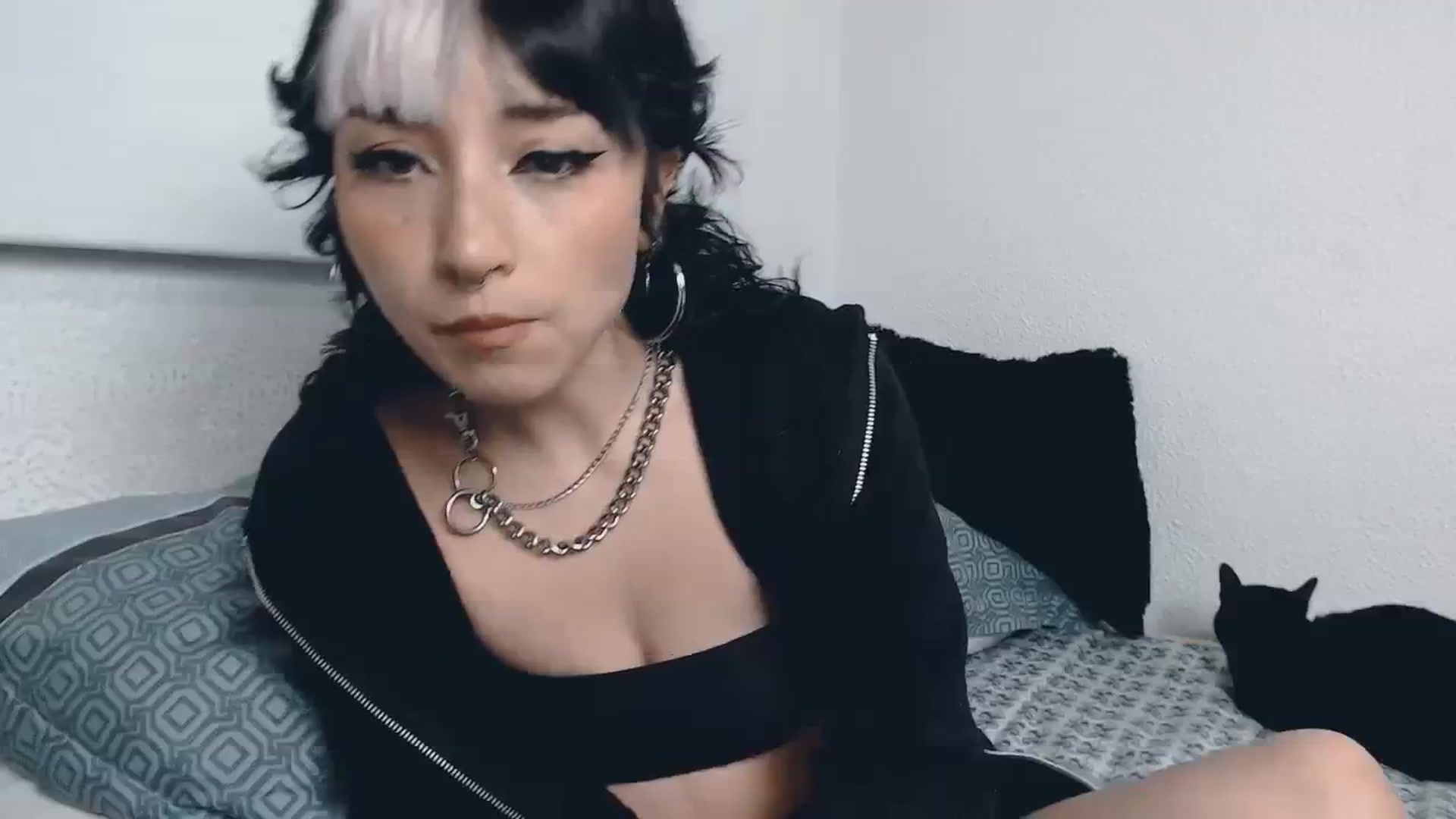 Gallery image thumbnail from Petit_Haze's myfreecams stream on, 08/01/2023, 05:46 image 7 of 20