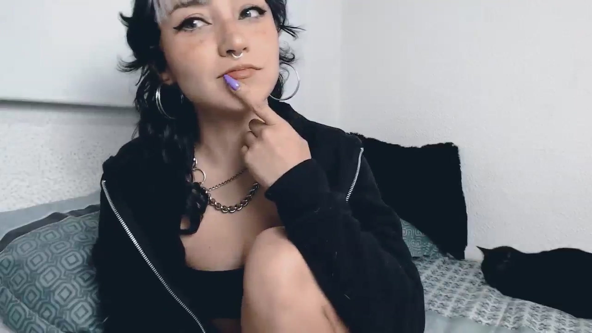 Gallery image thumbnail from Petit_Haze's myfreecams stream on, 08/01/2023, 05:46 image 11 of 20