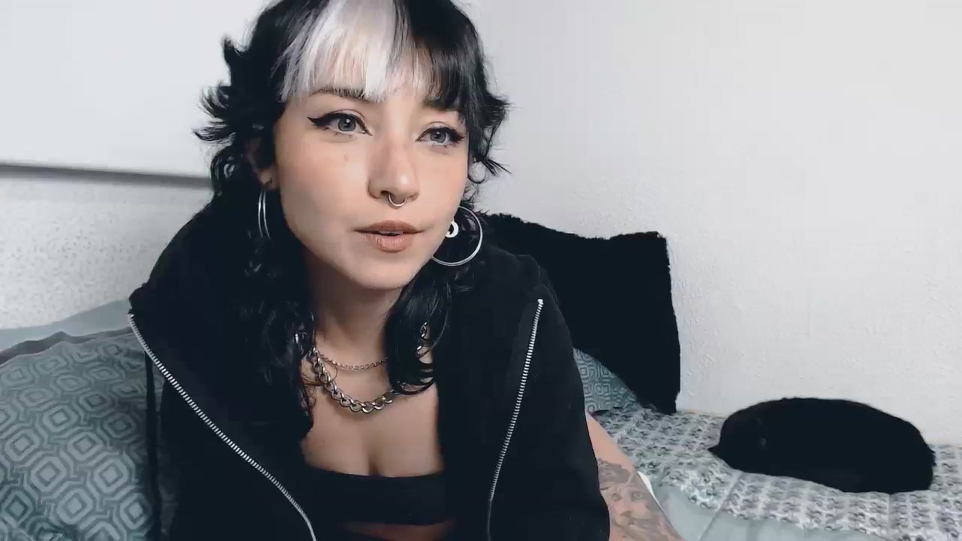 Gallery image thumbnail from Petit_Haze's myfreecams stream on, 08/01/2023, 05:46 image 19 of 20