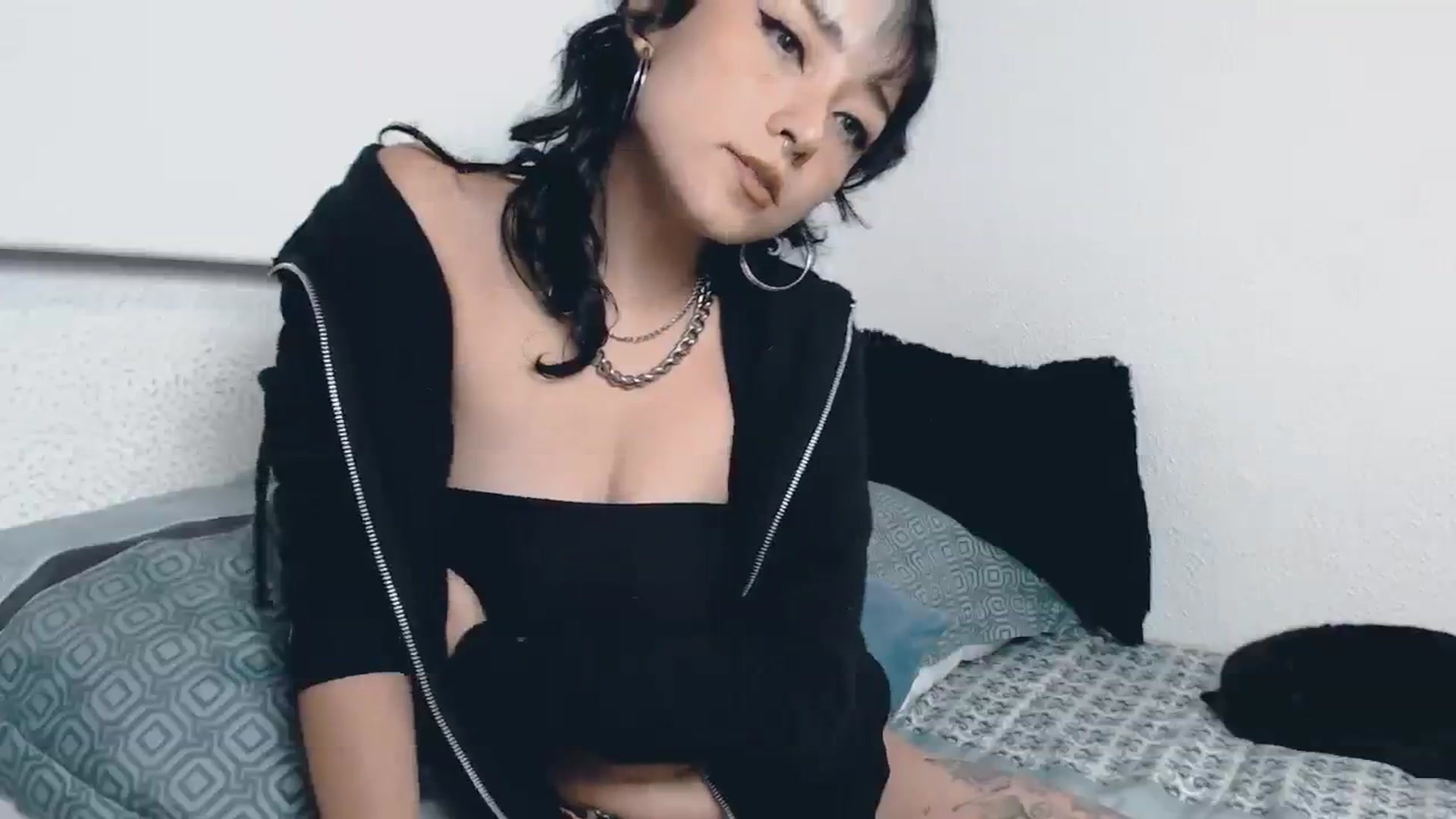 Gallery image thumbnail from Petit_Haze's myfreecams stream on, 08/01/2023, 05:46 image 14 of 20