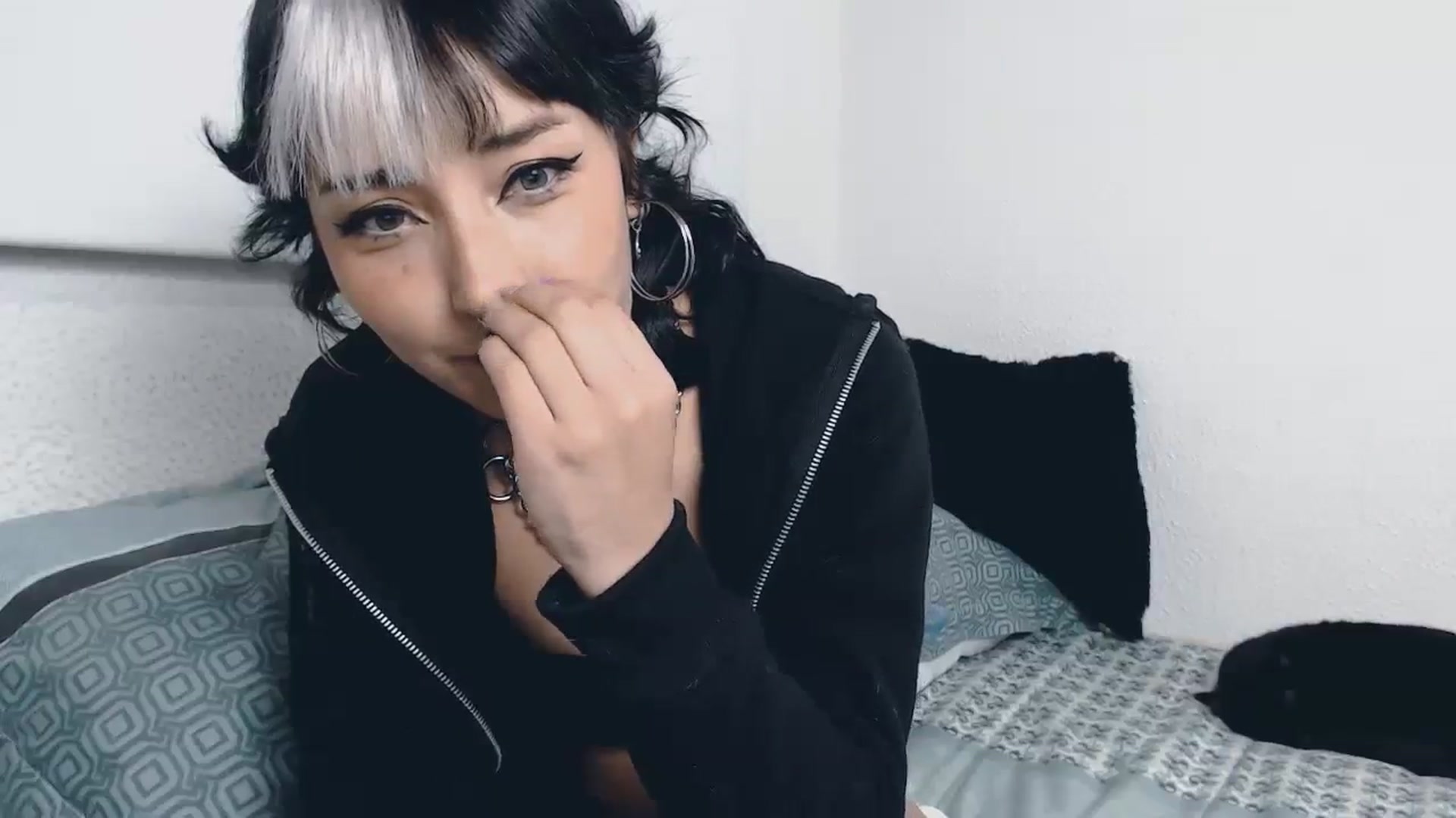 Gallery image thumbnail from Petit_Haze's myfreecams stream on, 08/01/2023, 05:46 image 15 of 20
