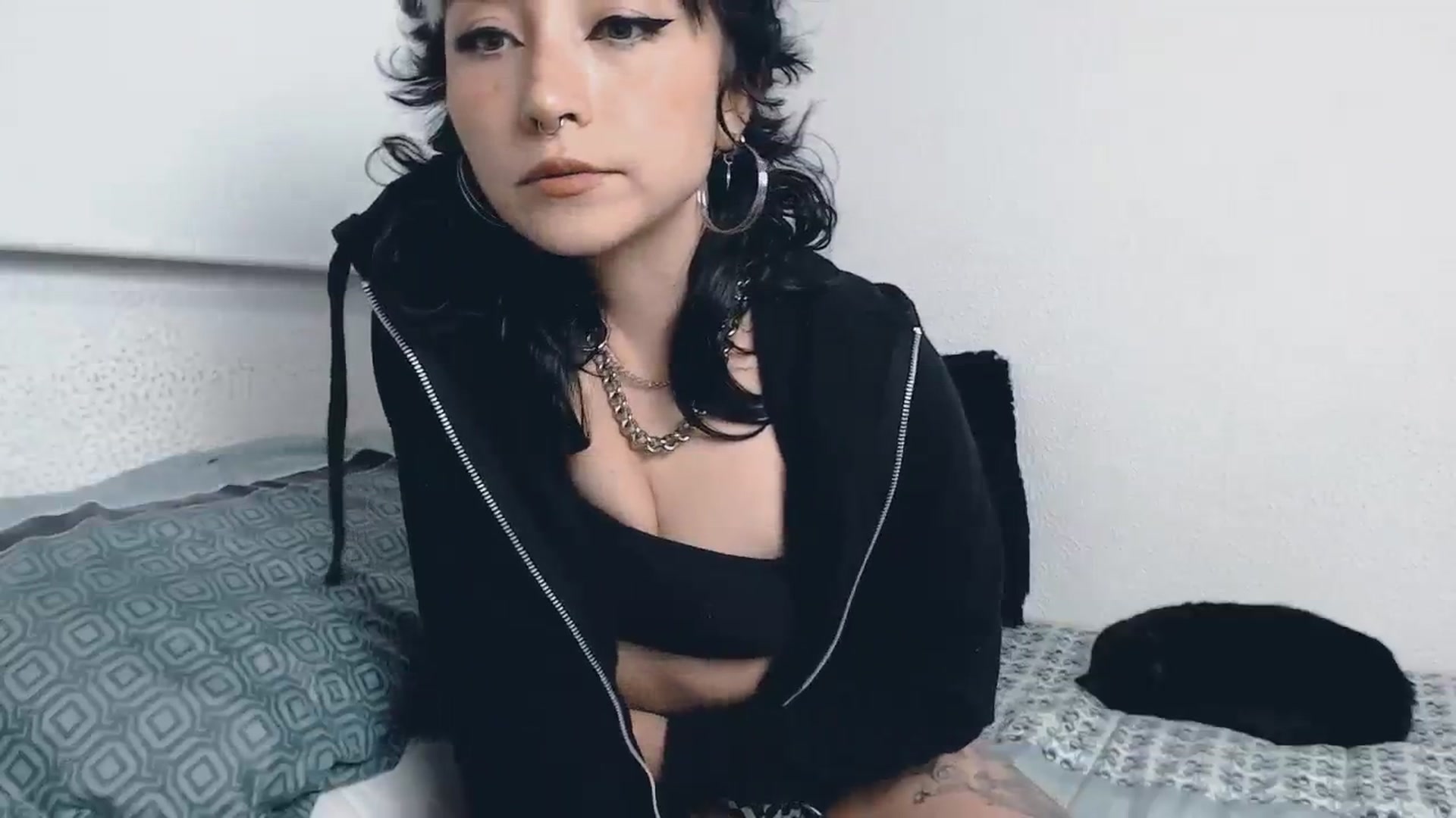 Gallery image thumbnail from Petit_Haze's myfreecams stream on, 08/01/2023, 05:46 image 18 of 20