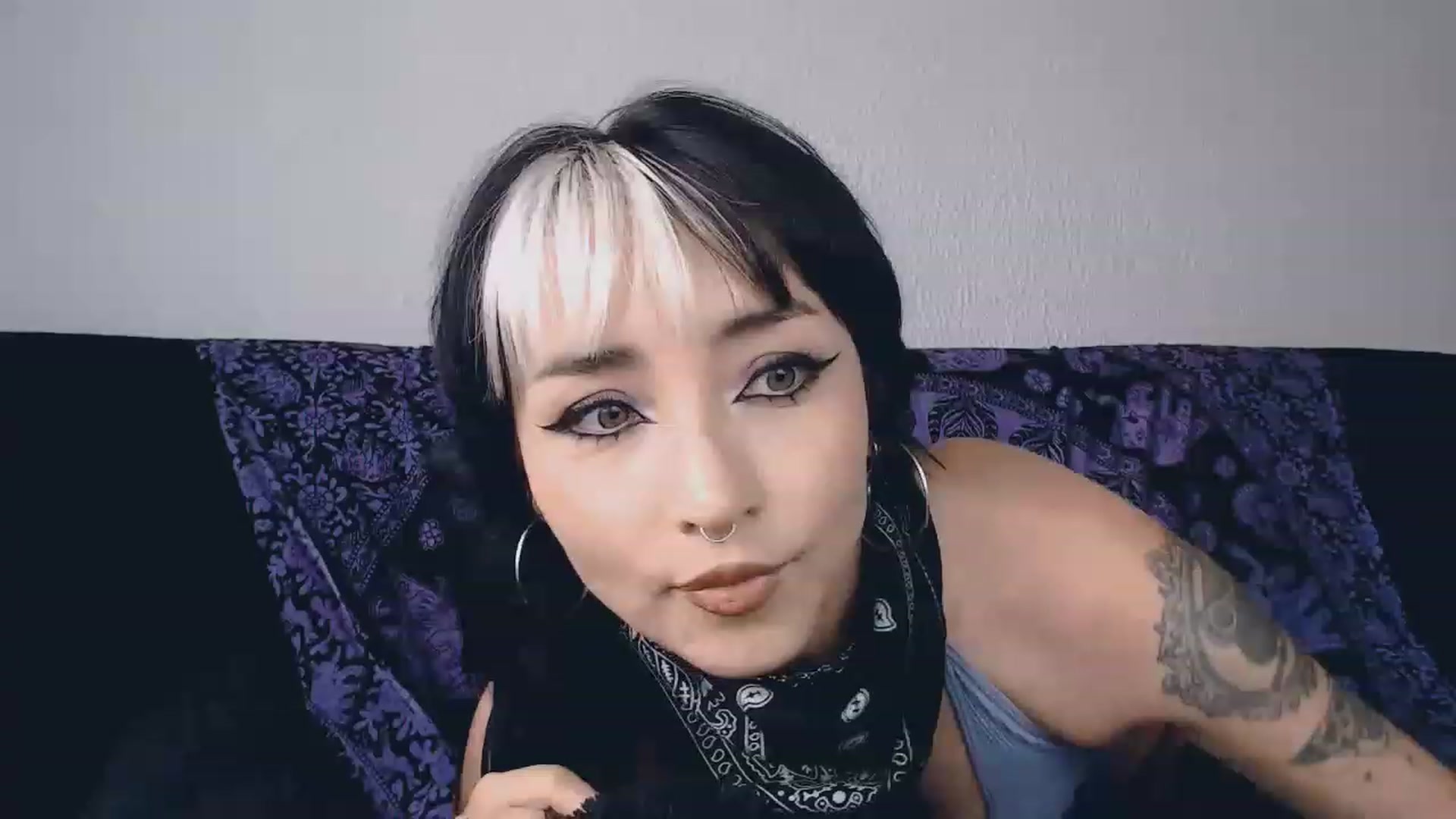 Gallery image thumbnail from Petit_Haze's myfreecams stream on, 08/10/2023, 22:05 image 5 of 20