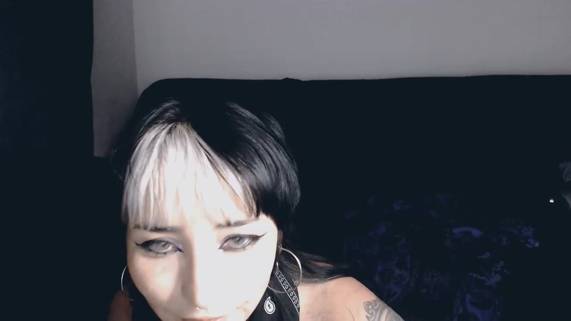 Gallery image thumbnail from Petit_Haze's myfreecams stream on, 08/11/2023, 24:36 image 13 of 20