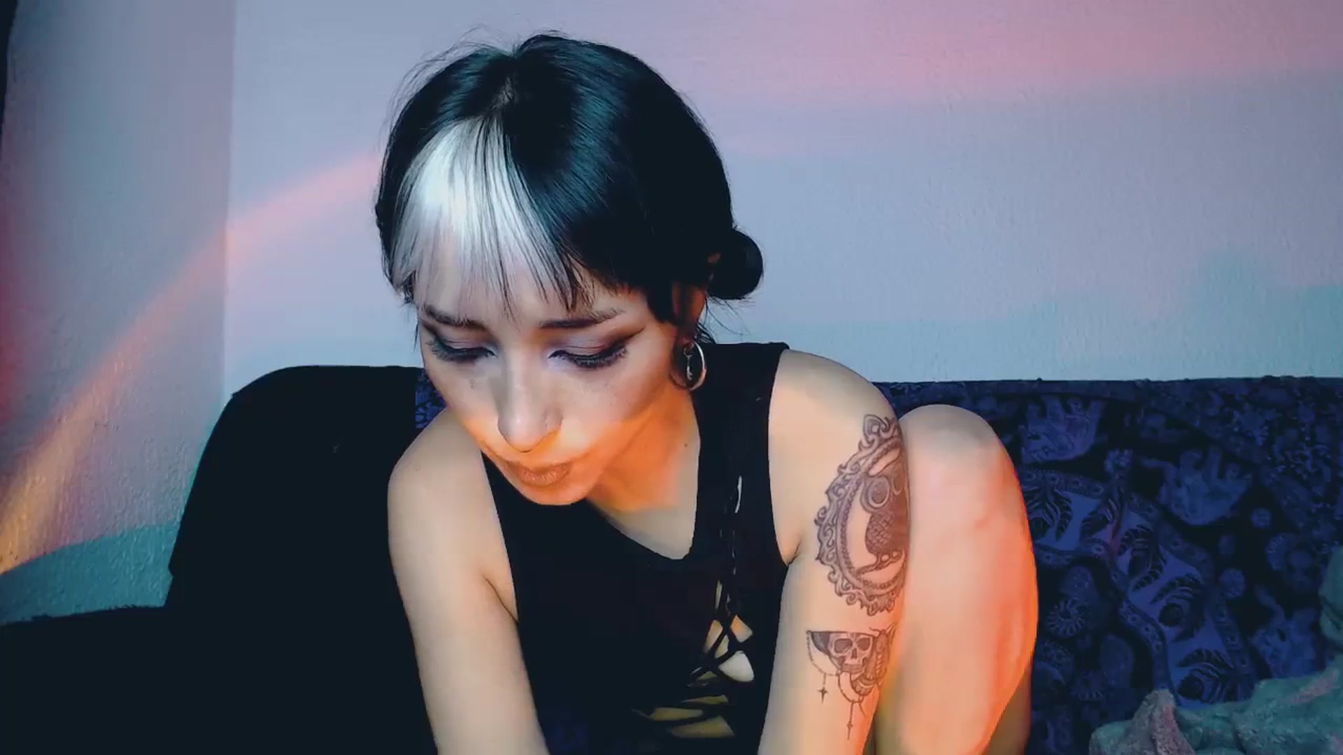 Gallery image thumbnail from Petit_Haze's myfreecams stream on, 08/30/2023, 09:14 image 7 of 20