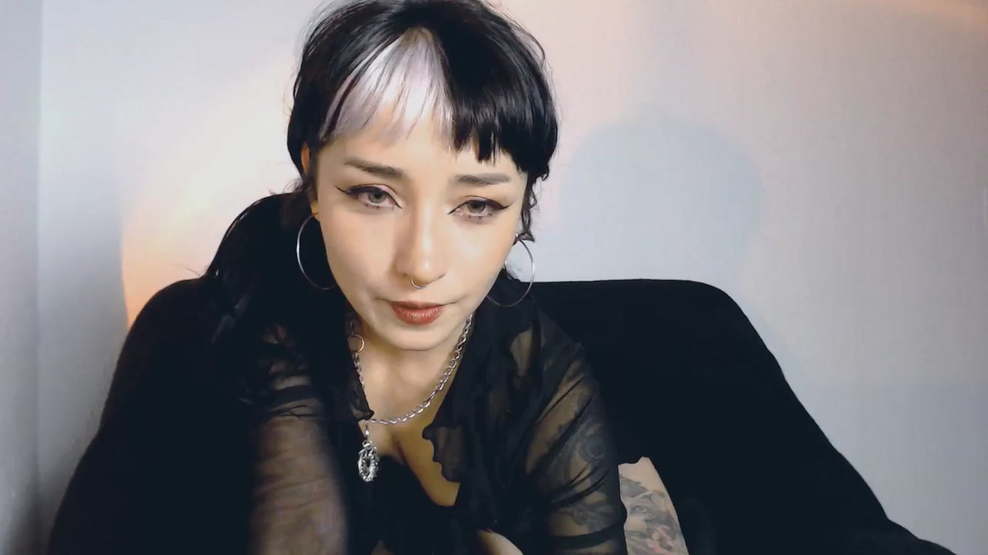 Gallery image thumbnail from Petit_Haze's myfreecams stream on, 09/23/2023, 23:14 image 16 of 20