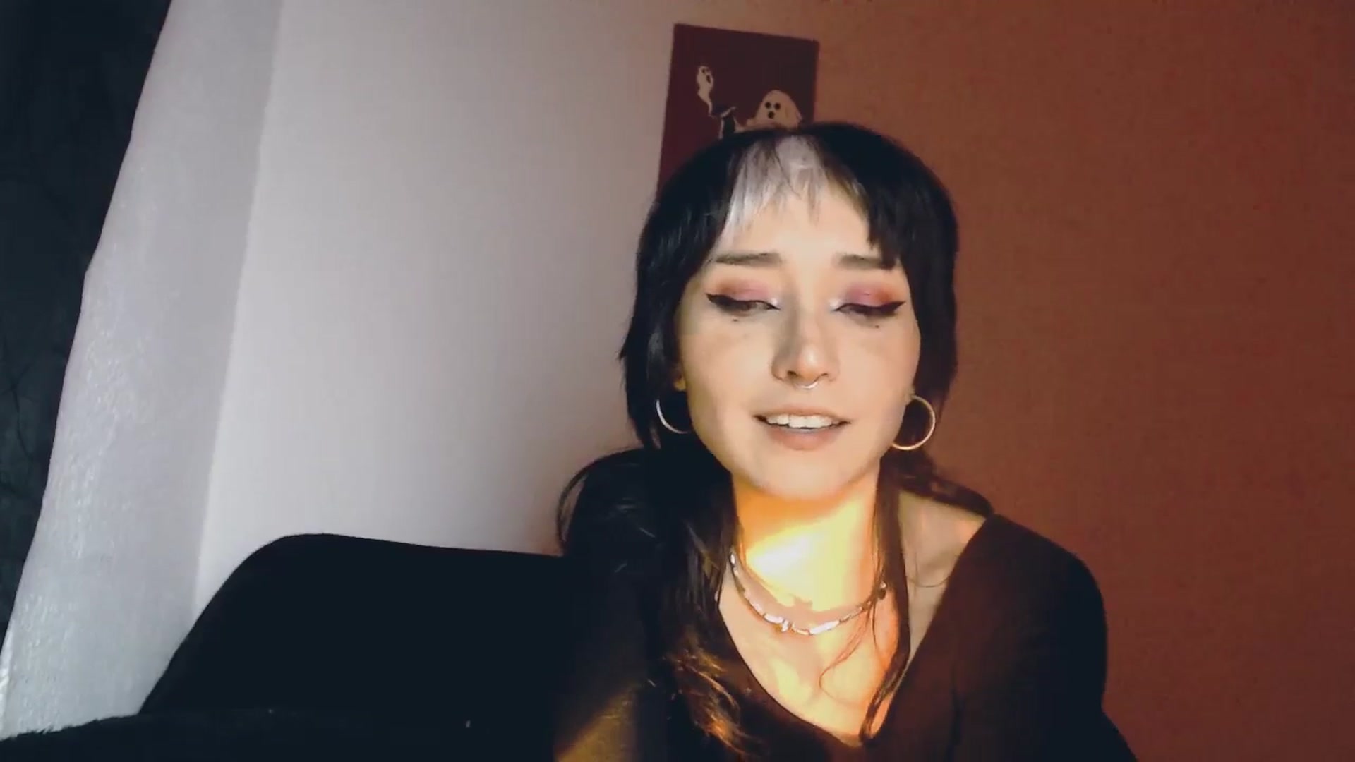 Gallery image thumbnail from Petit_Haze's myfreecams stream on, 10/07/2023, 06:37 image 13 of 20