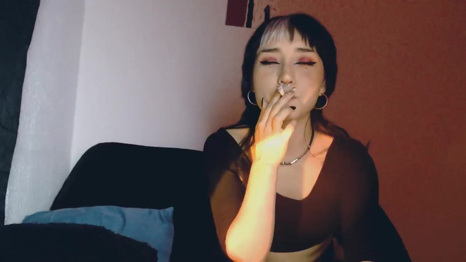 Gallery image thumbnail from Petit_Haze's myfreecams stream on, 10/07/2023, 06:37 image 1 of 20