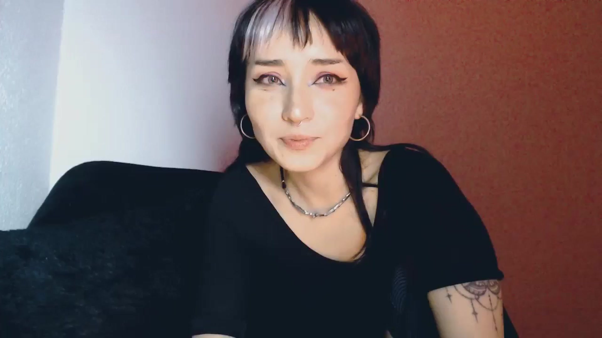 Gallery image thumbnail from Petit_Haze's myfreecams stream on, 10/07/2023, 07:43 image 1 of 20